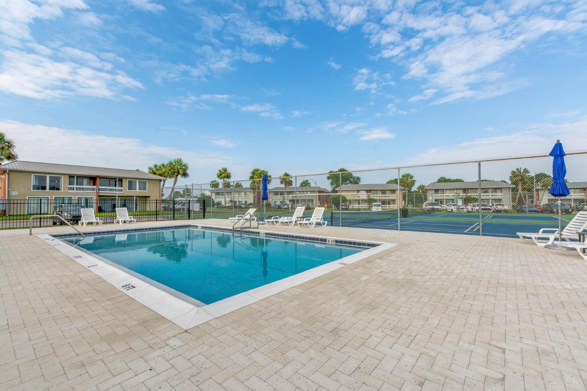 Sapphire Sands 3 Pools Pet Friendly