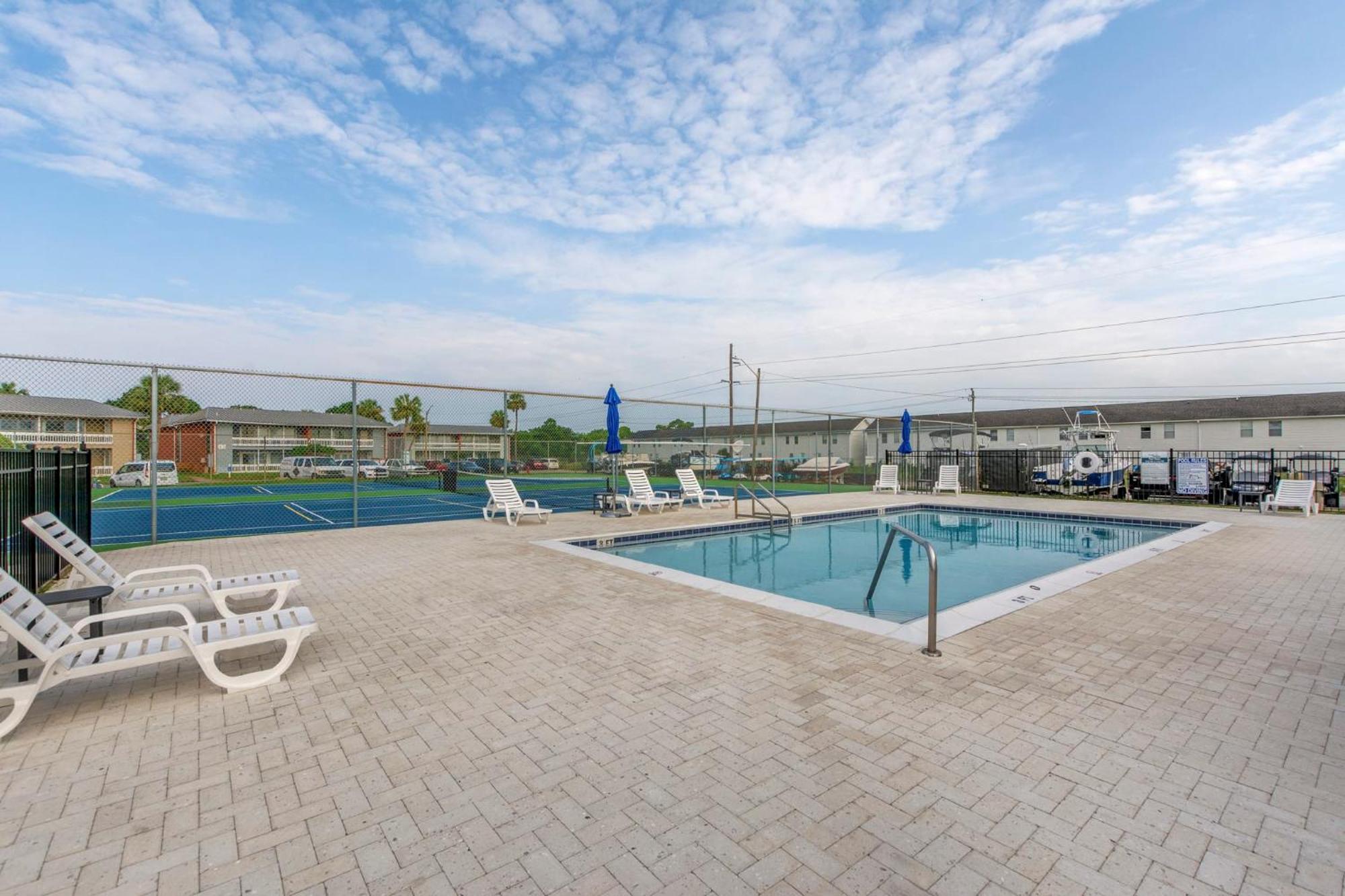 Sapphire Sands 3 Pools Pet Friendly * Destin