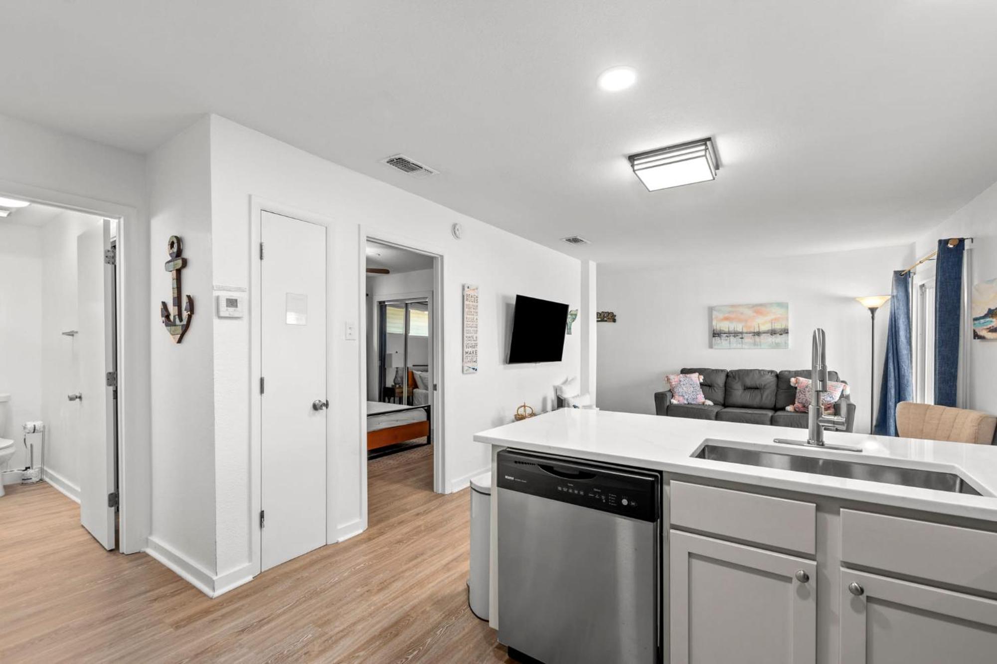 Sapphire Sands 3 Pools Pet Friendly Destin