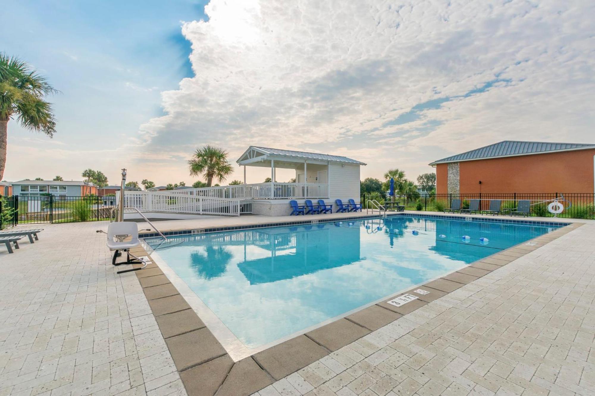 Sapphire Sands 3 Pools Pet Friendly * Destin