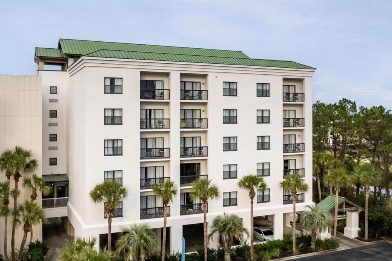 A Luxurious Surrounded By Beautiful Beaches And World-class Golf Courses *