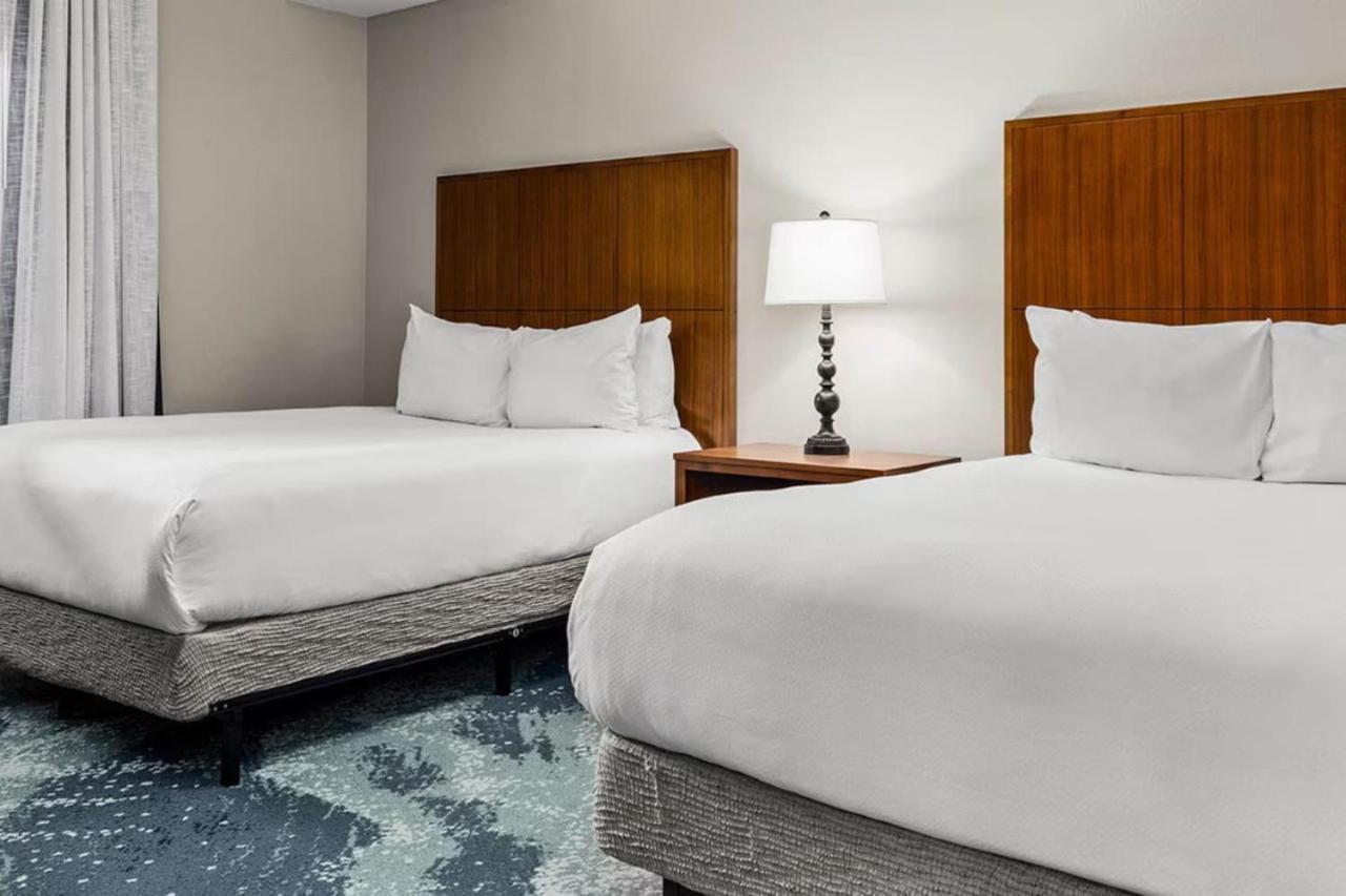 A Luxurious Surrounded By Beautiful Beaches And World-class Golf Courses * Destin