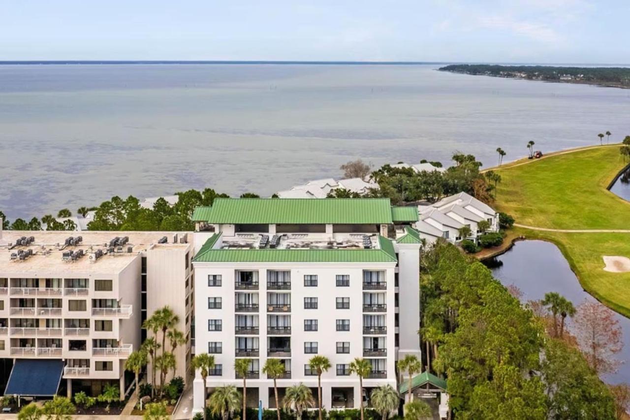 A Luxurious Surrounded By Beautiful Beaches And World-class Golf Courses