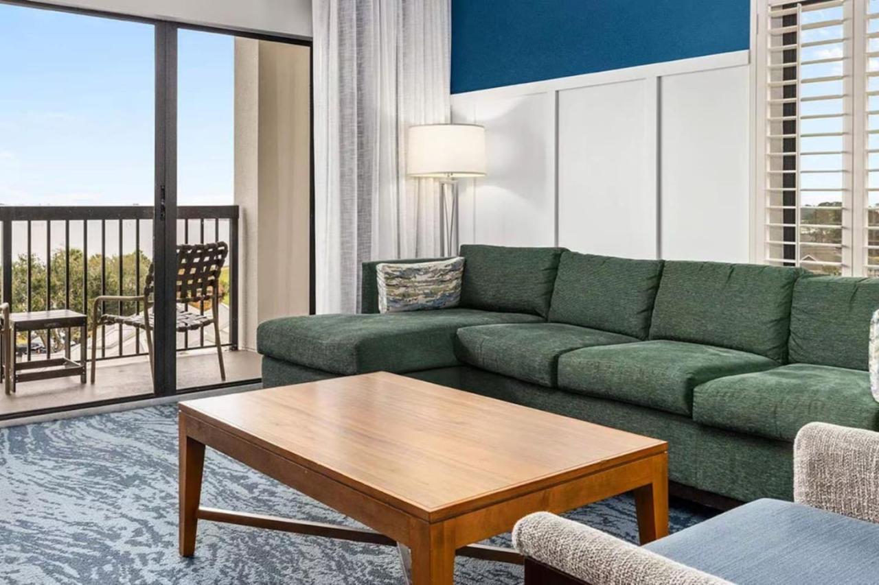 A Luxurious Surrounded By Beautiful Beaches And World-class Golf Courses