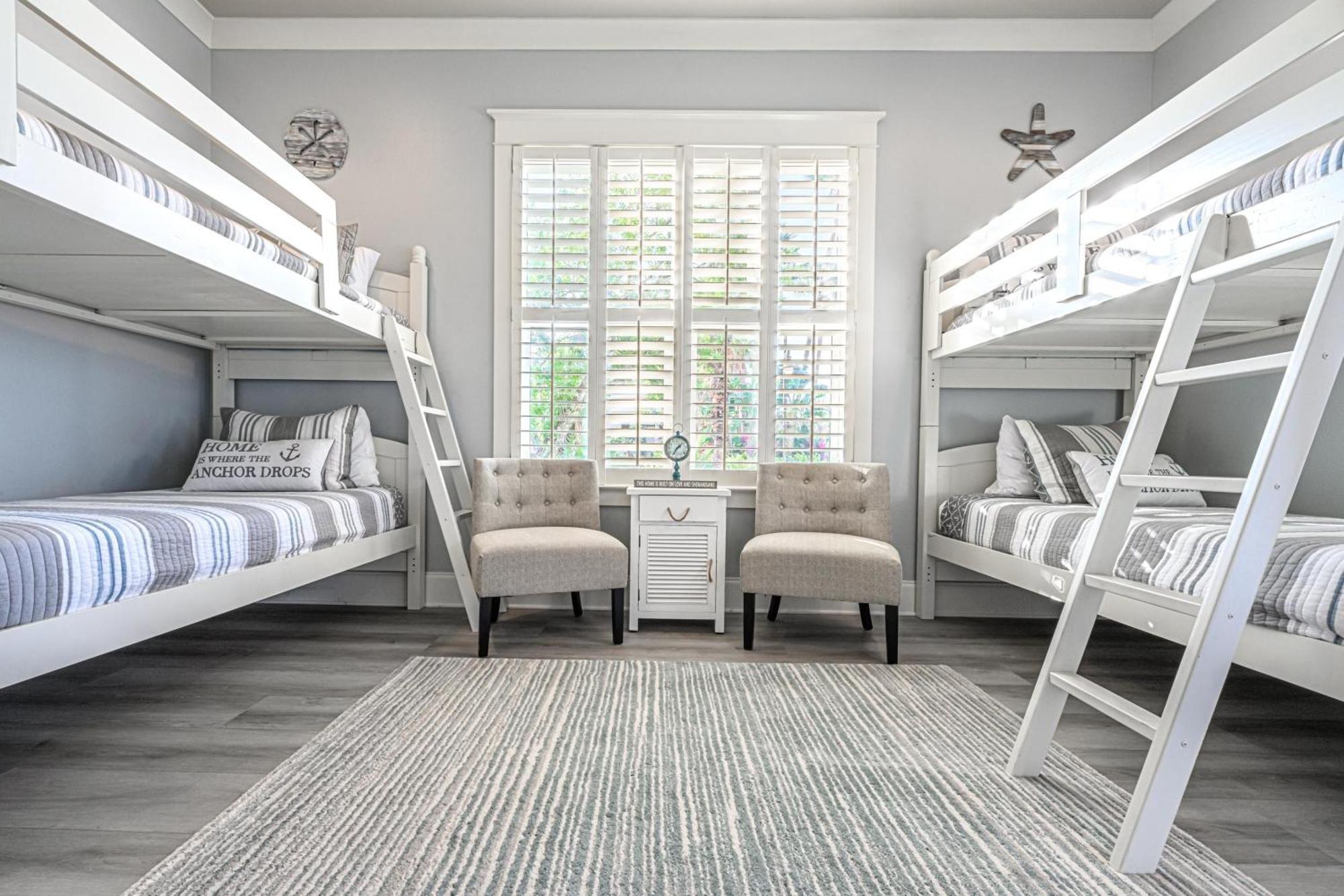 Lavish Escape 4806
