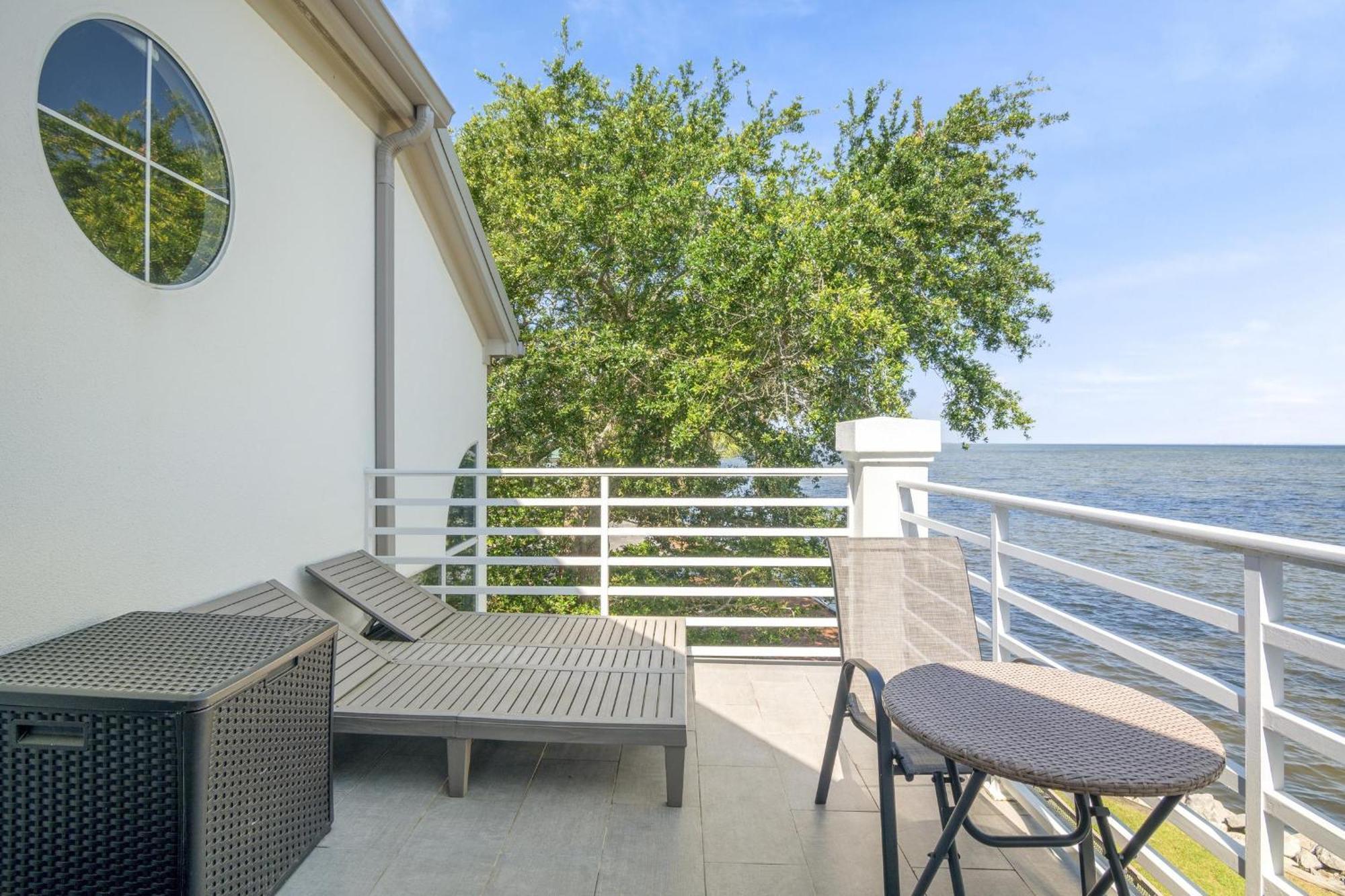 Northshore 960 And A Holiday home *
