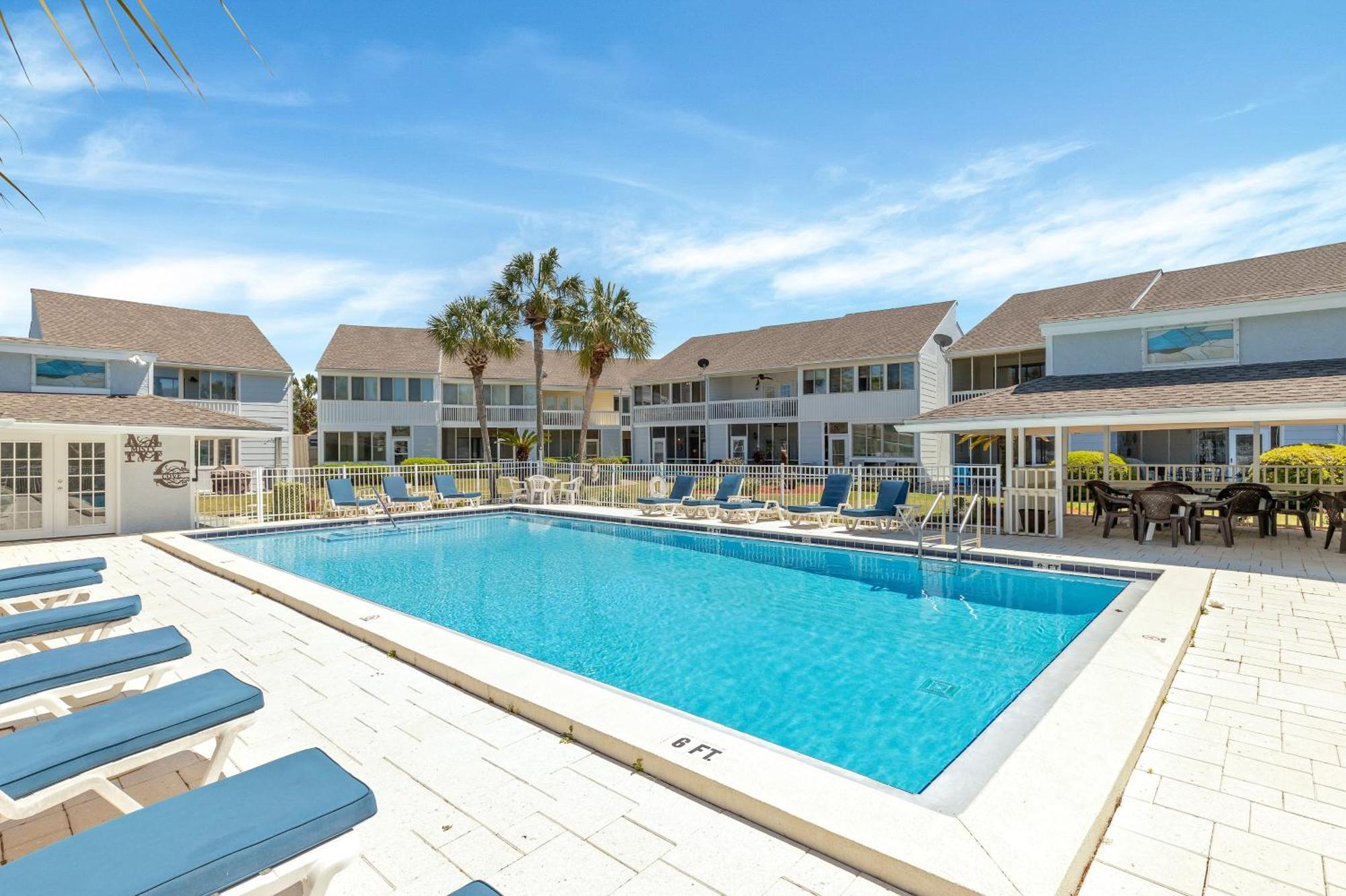 House 201c- By Isle Apartment Destin