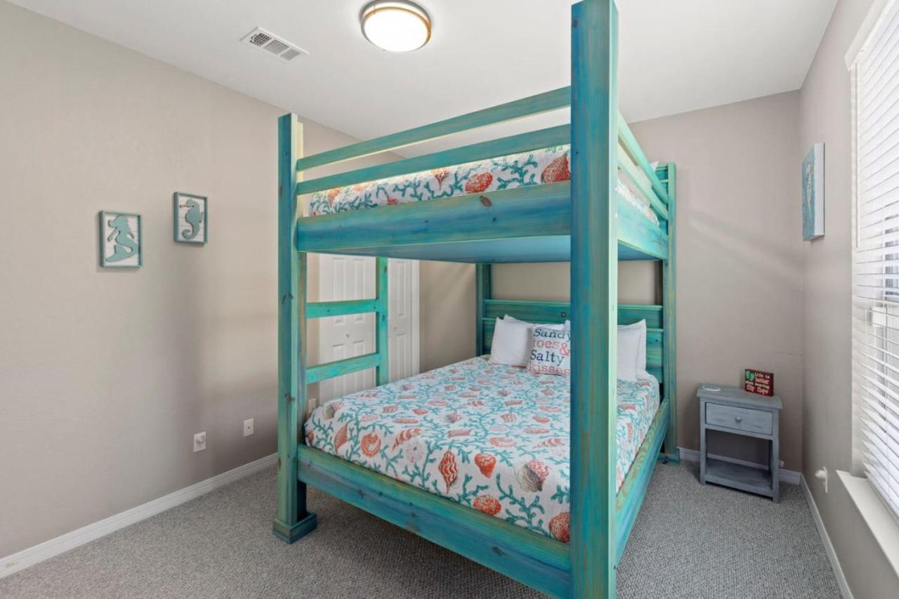 Seahorse Shores - Games, Private Access, Pool, Lake, Boardwalk, Near Fun Holiday home *