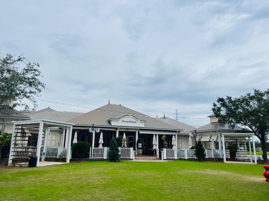 Tommy Bahama 1 Bedroom-walk To Restaurants ,pool-3mi Beach! * Destin
