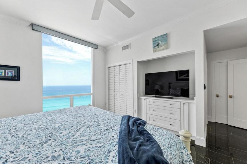 Shoreline Towers 1122 Apartment
