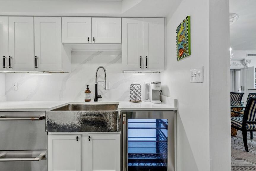Shoreline Towers 1122 Apartment