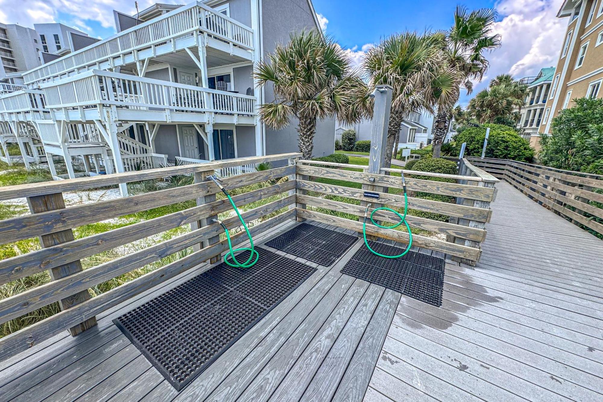 Apartment Poolside #203 *