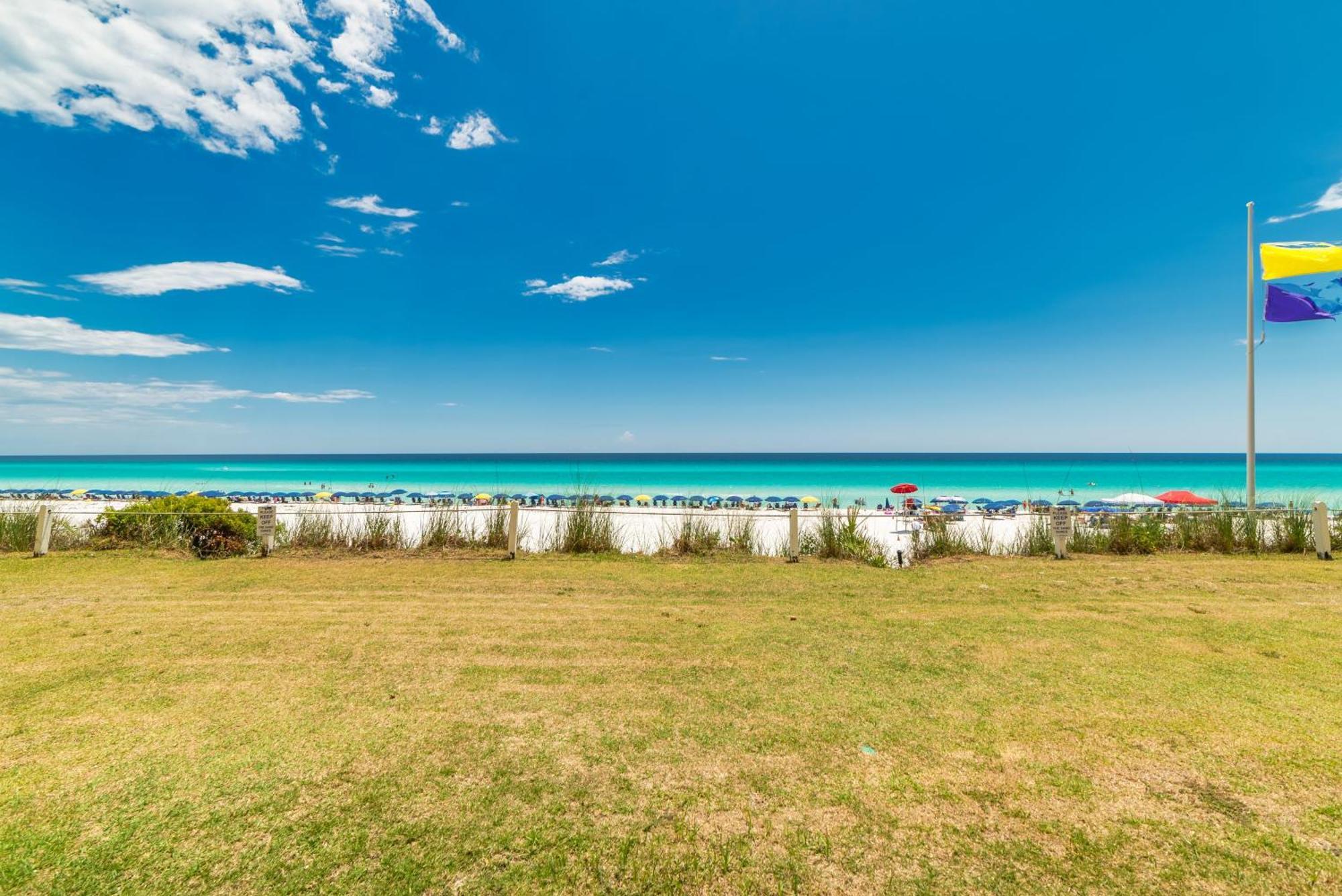 House D102 - Beachfront With Pool, Wifi, & Service