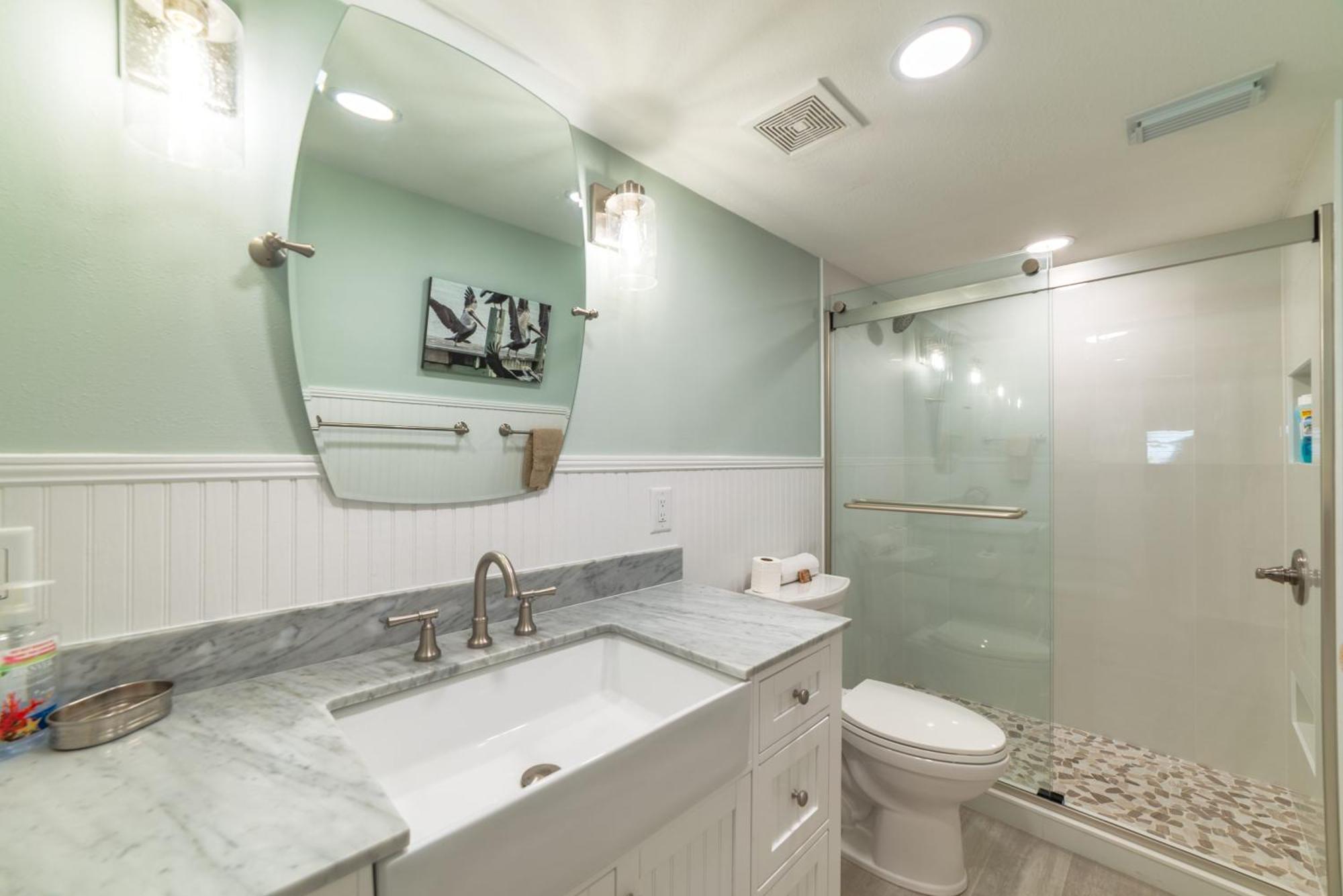 House D102 - Beachfront With Pool, Wifi, & Service Apartment *