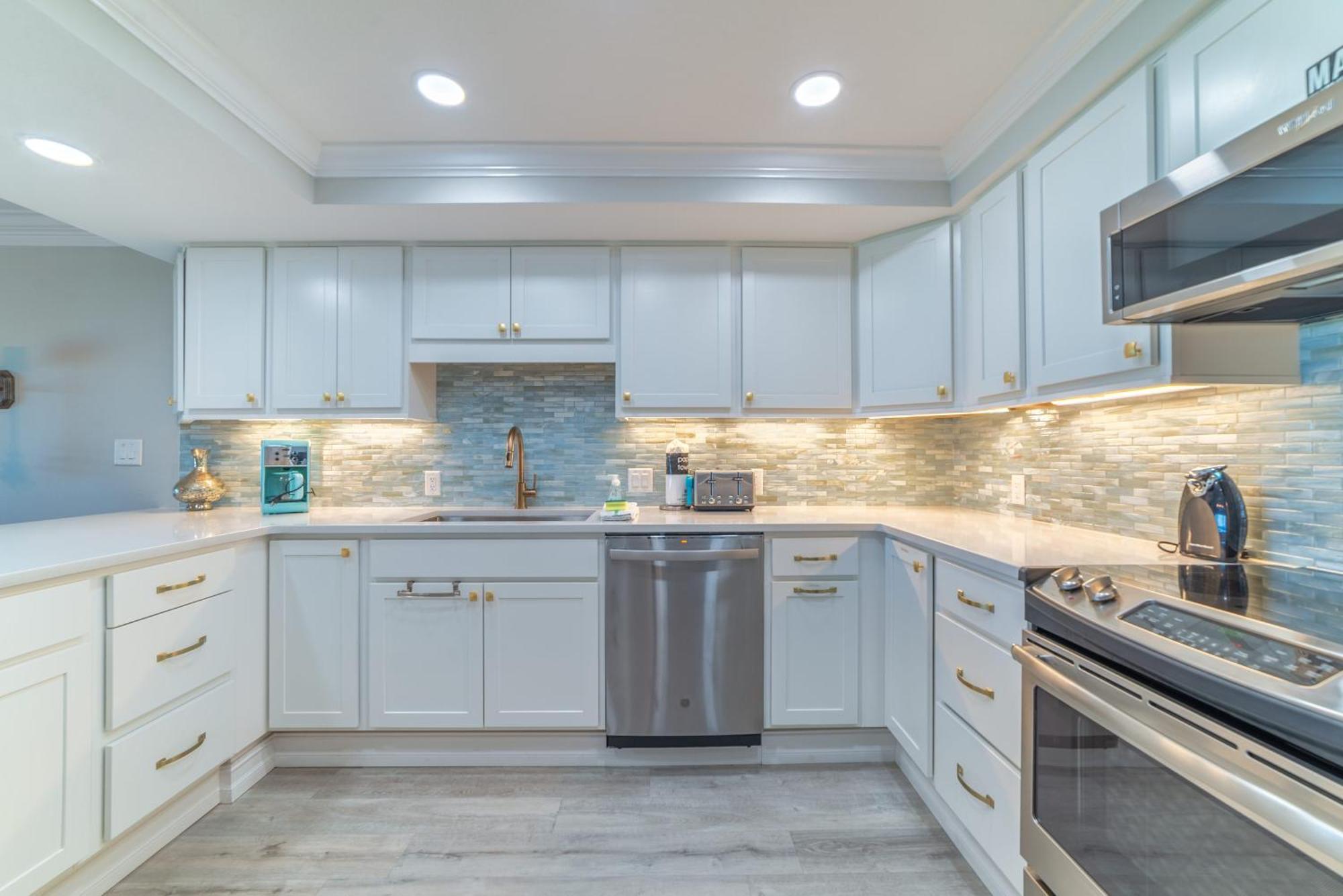 House D102 - Beachfront With Pool, Wifi, & Service Destin