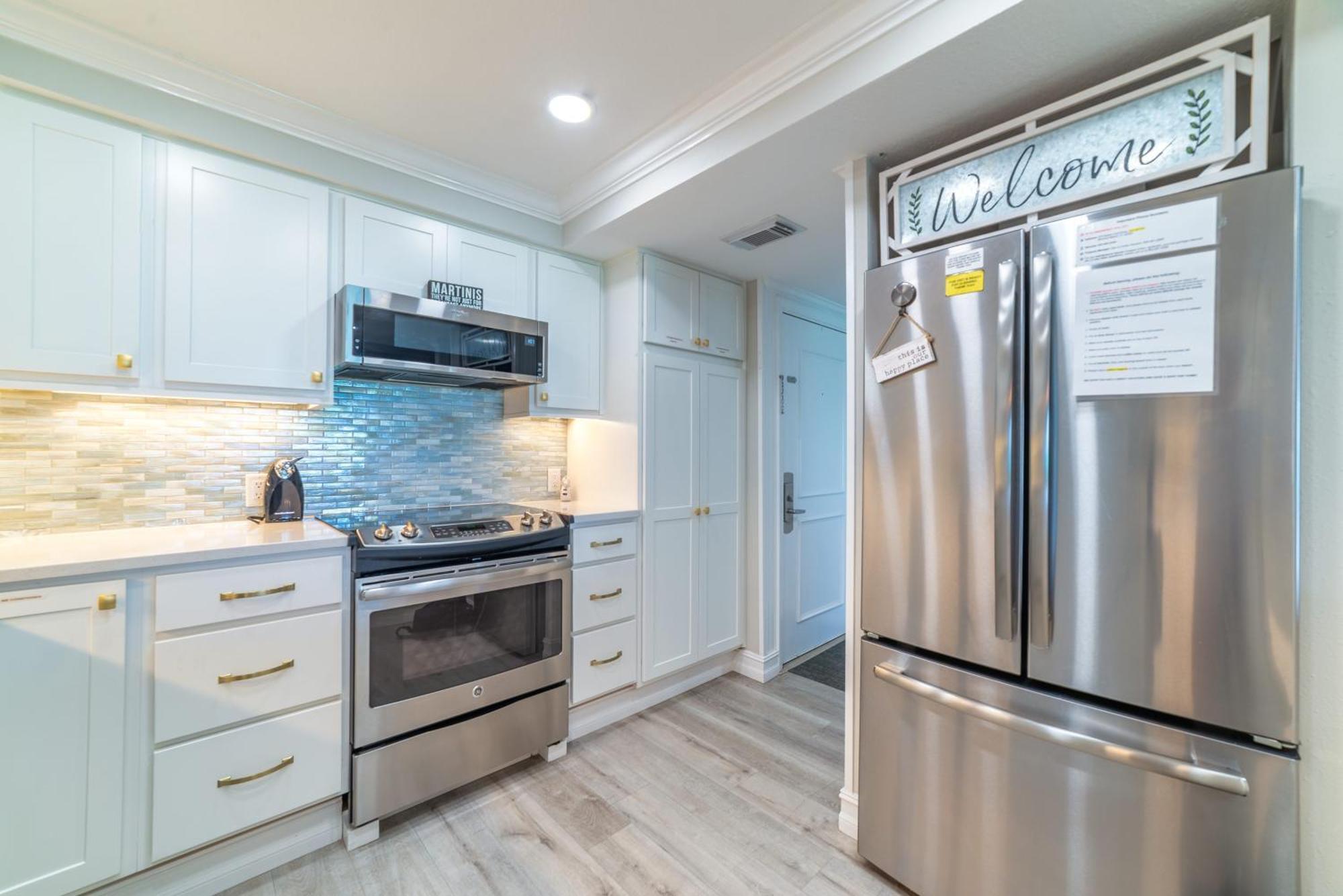 House D102 - Beachfront With Pool, Wifi, & Service