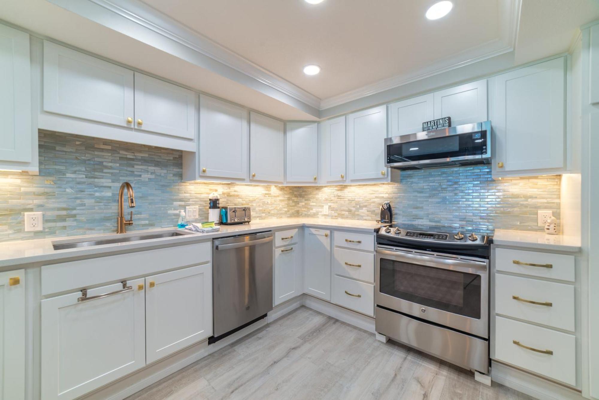 House D102 - Beachfront With Pool, Wifi, & Service Destin