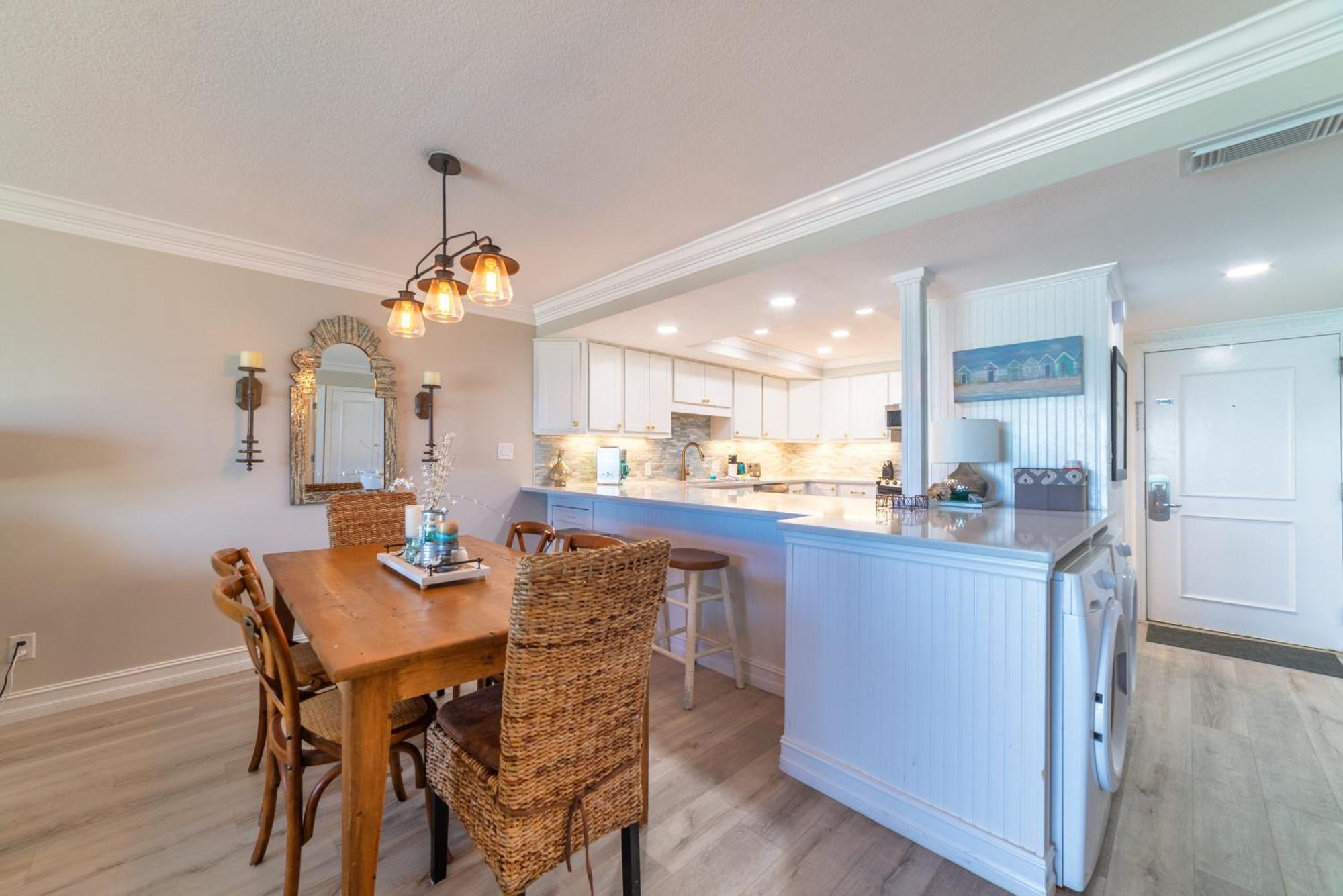 Apartment House D102 - Beachfront With Pool, Wifi, & Service *