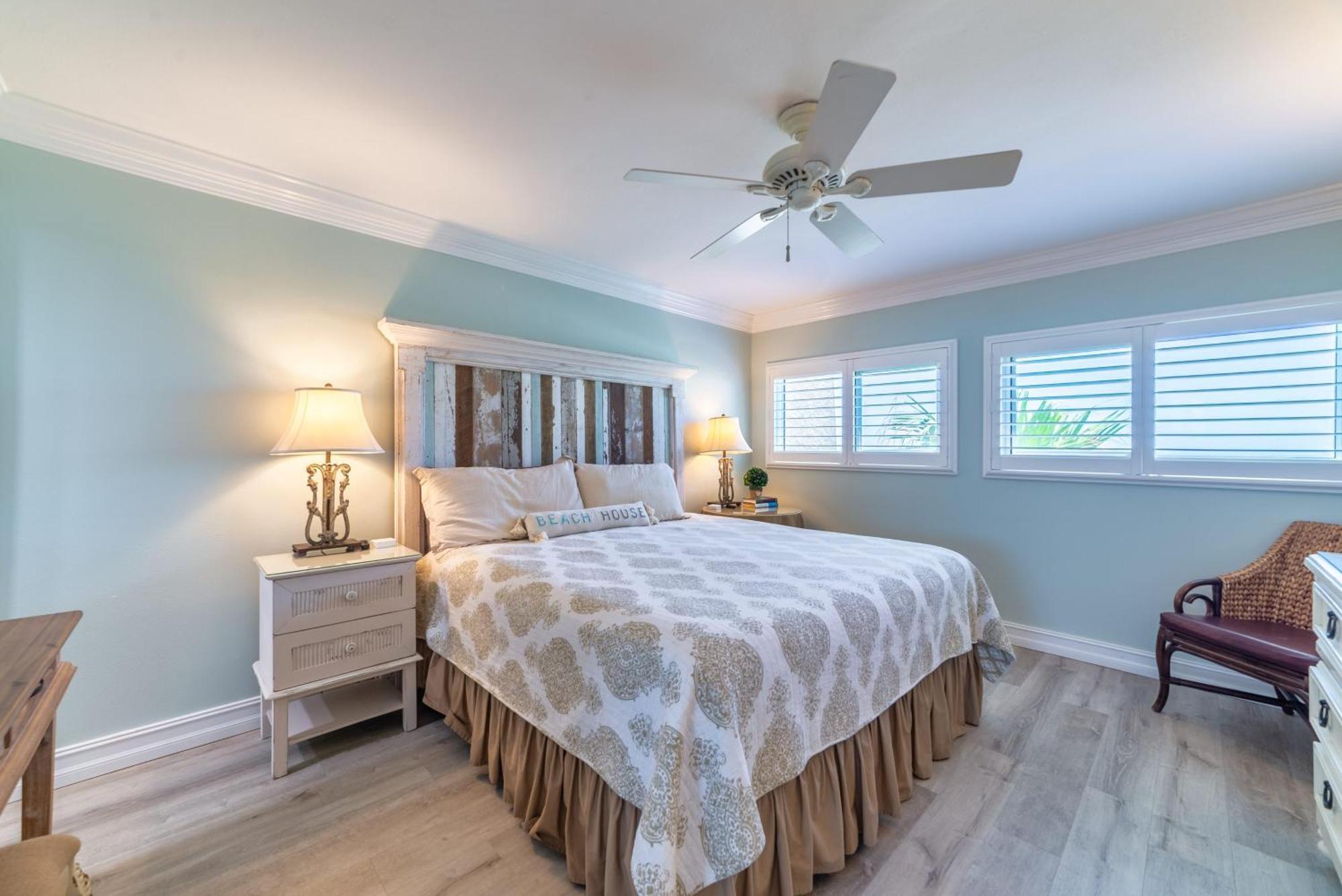 House D102 - Beachfront With Pool, Wifi, & Service Apartment *