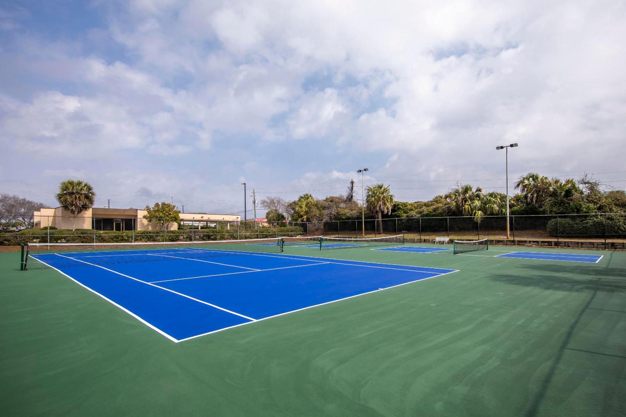 Beautiful In With Outdoor Swimming Pool And 2 Bedrooms Apartment Destin