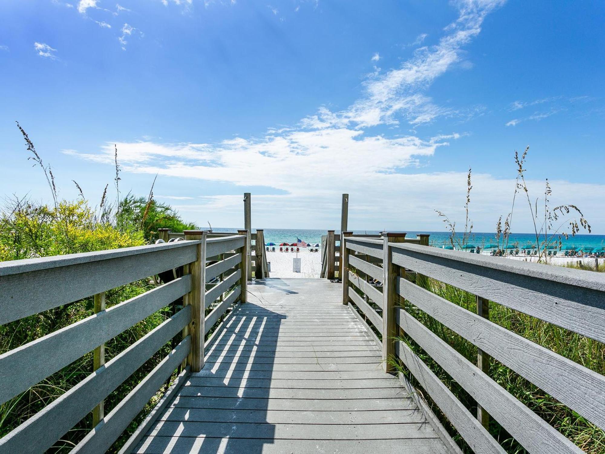 Beautiful In With Outdoor Swimming Pool And 2 Bedrooms Apartment Destin