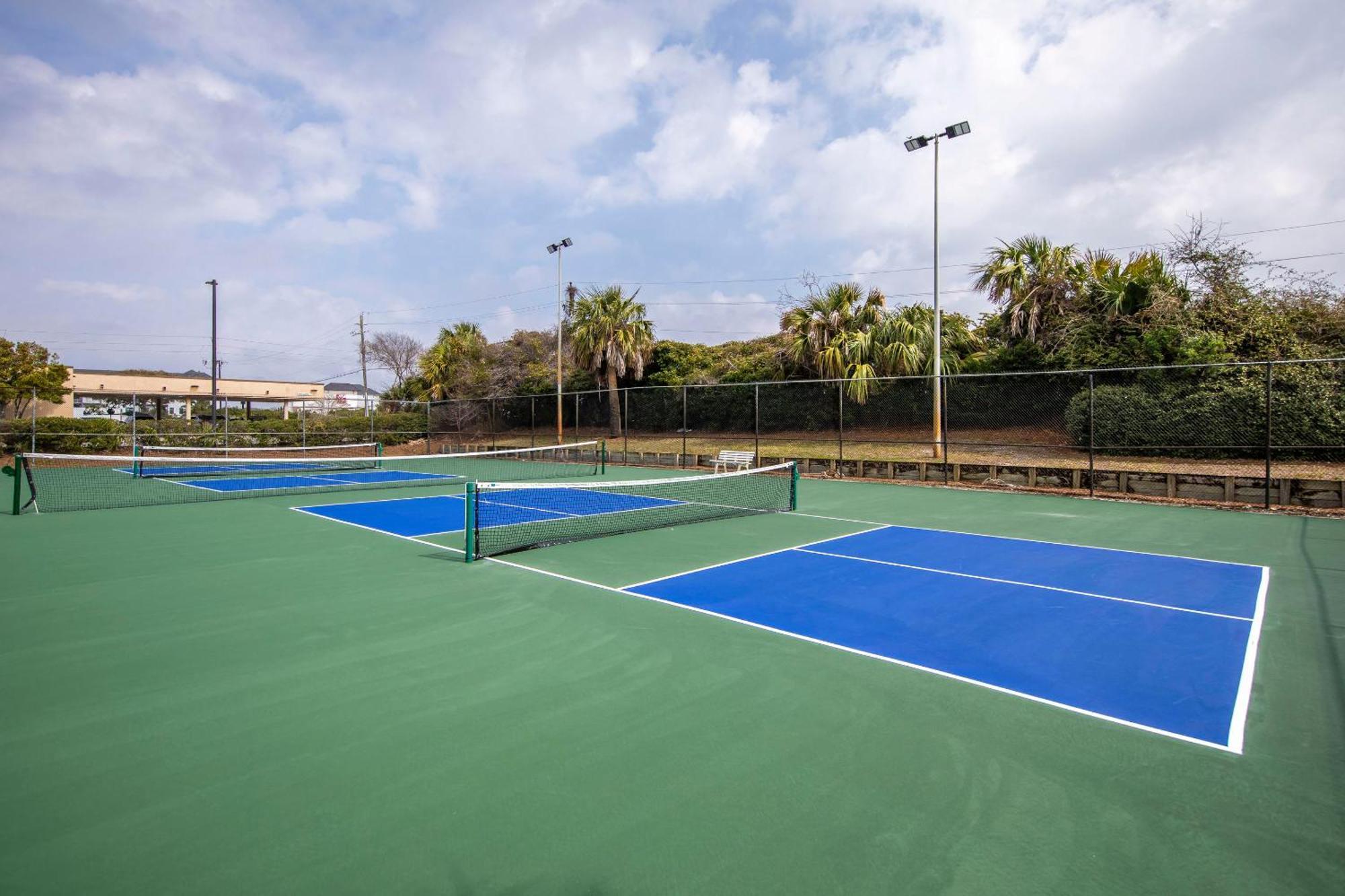 Beautiful In With Outdoor Swimming Pool And 2 Bedrooms Destin