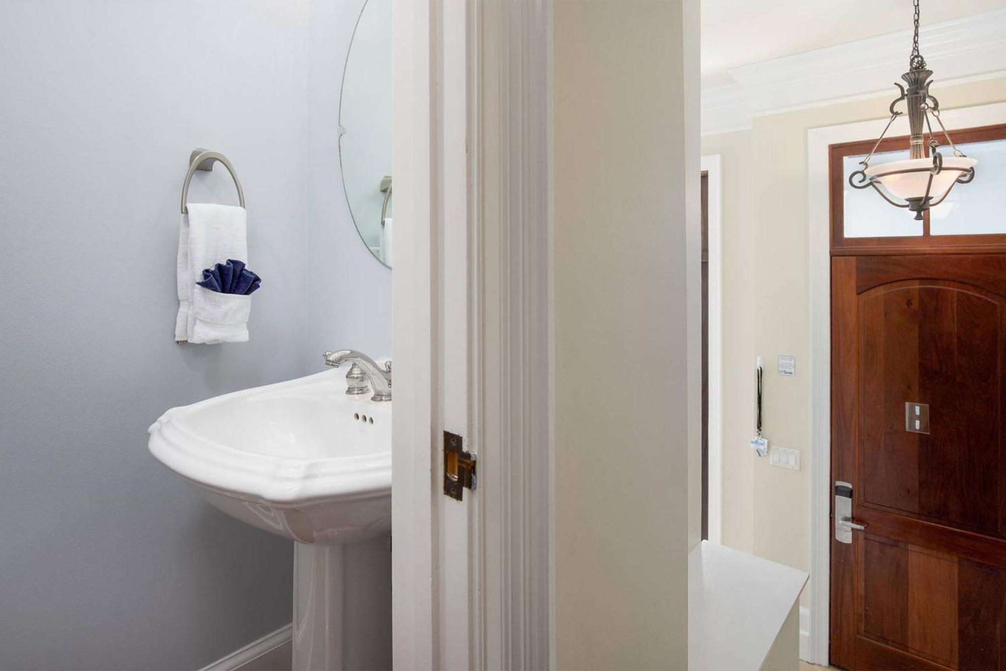 Le Jardin 169 Luxurious Escape To The Ocean Bay Views Villa