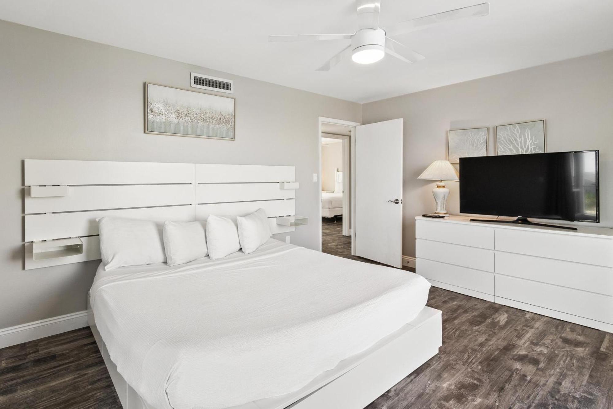 3031 Free Setup 2024 Shoreline Towers Holiday home