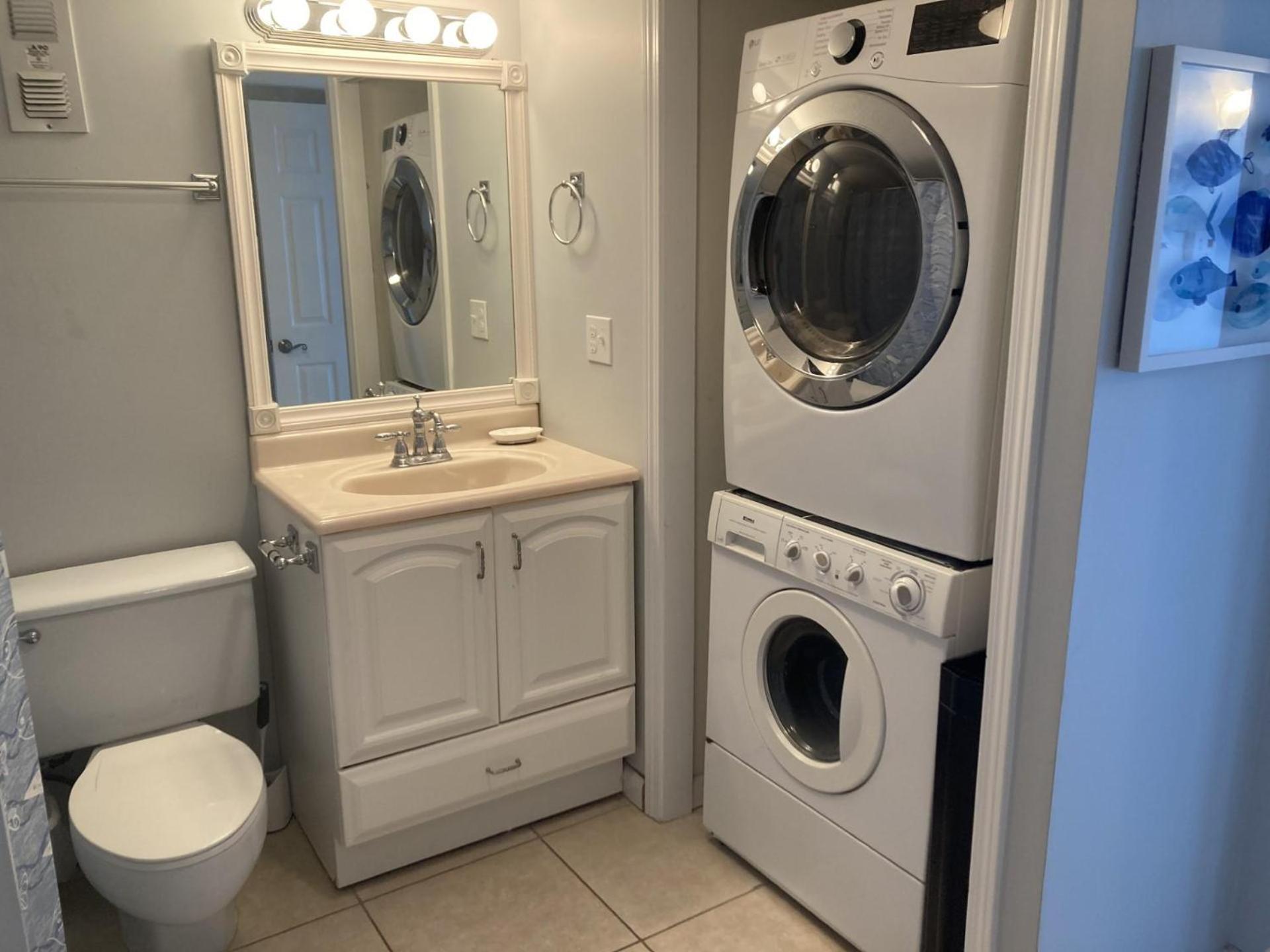 2111 - Shoreline Towers Unit Upgraded Condo- Free Setup! Holiday home