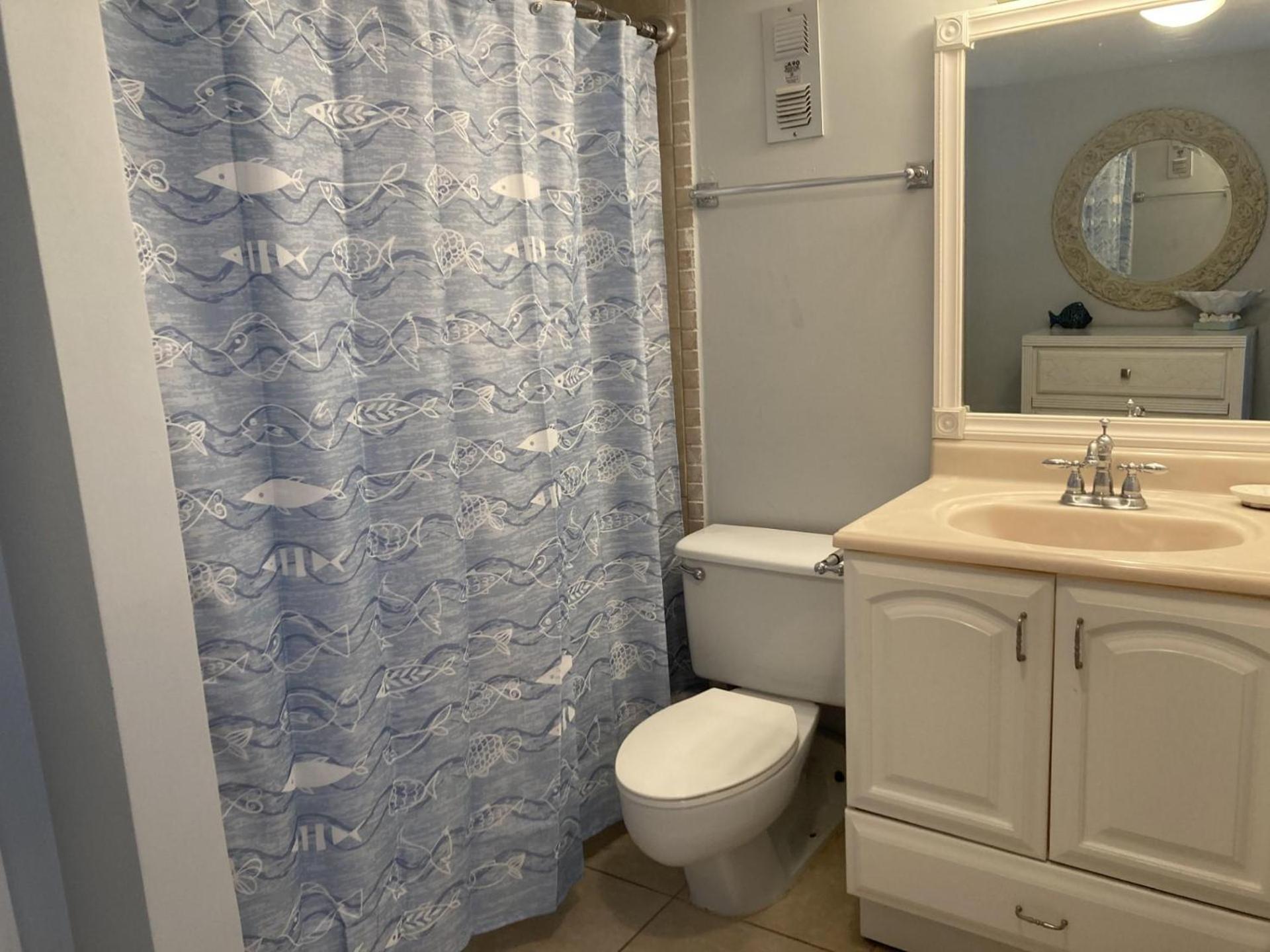 2111 - Shoreline Towers Unit Upgraded Condo- Free Setup! Destin