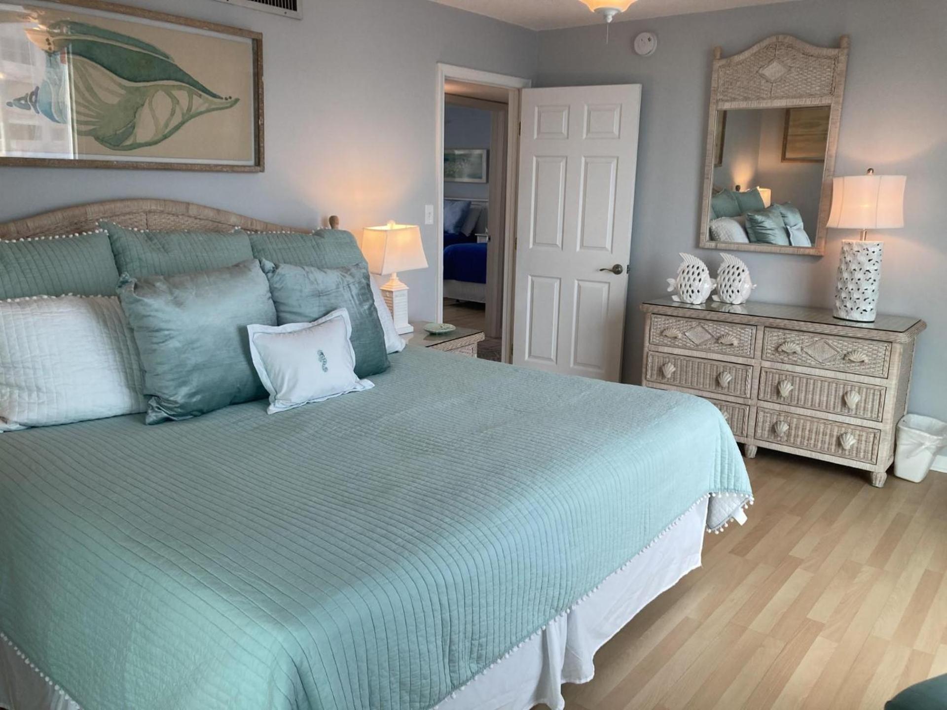 2111 - Shoreline Towers Unit Upgraded Condo- Free Setup! Holiday home *