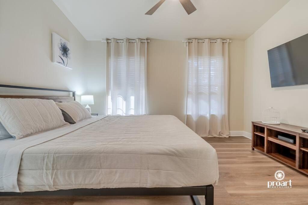 Cozy Sunrise And Sunset Apartment