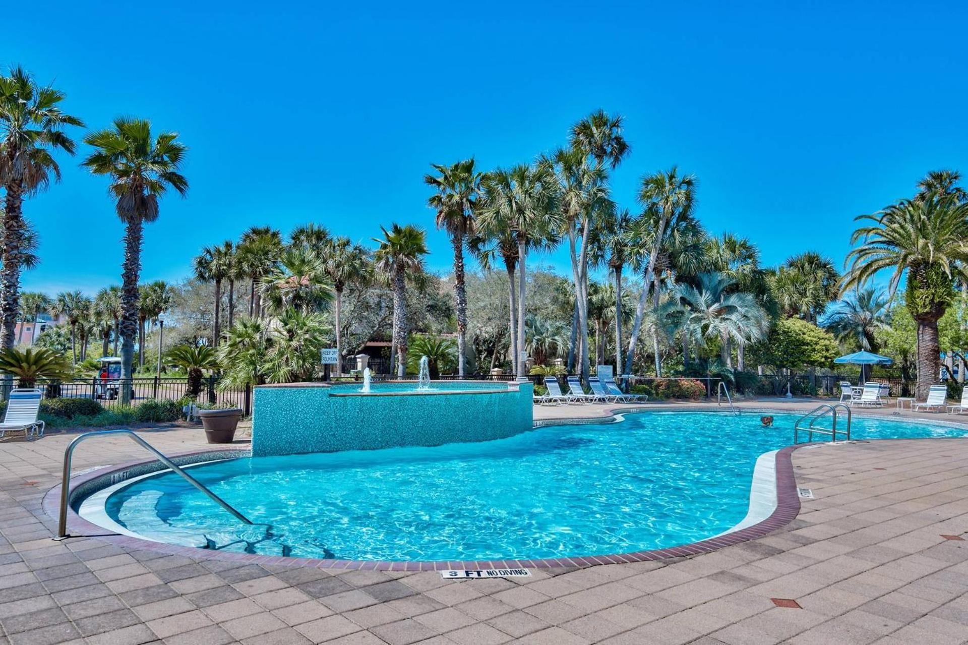 Vista Bluffs 90 ~ Casa Beachy Blanca Destin
