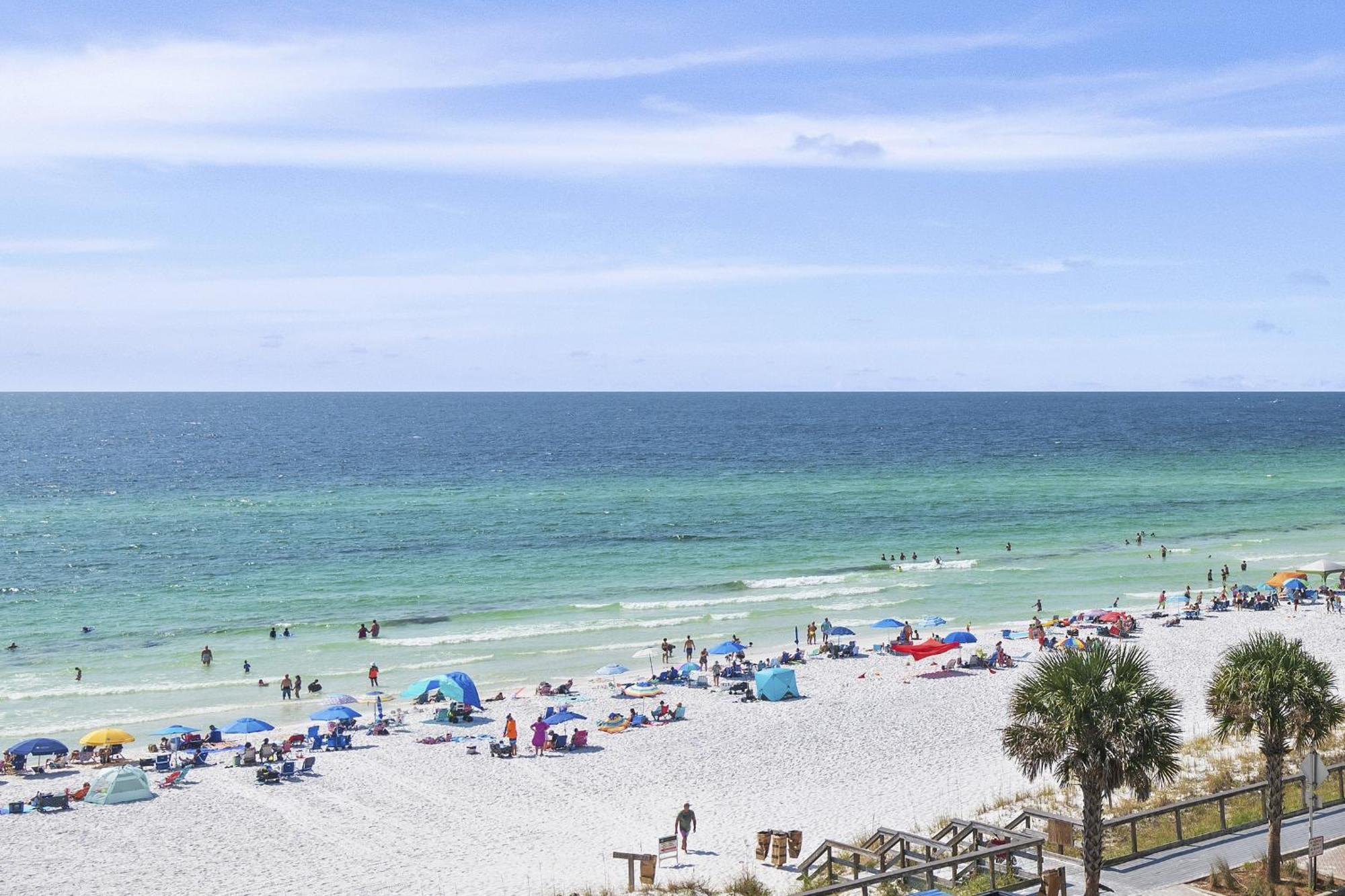 Newly Remodeled Beachfront In Miramar Apartment