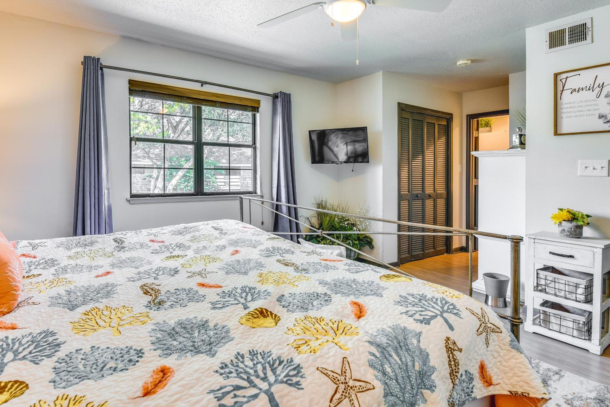 Miramar With Golf Course Views! Apartment