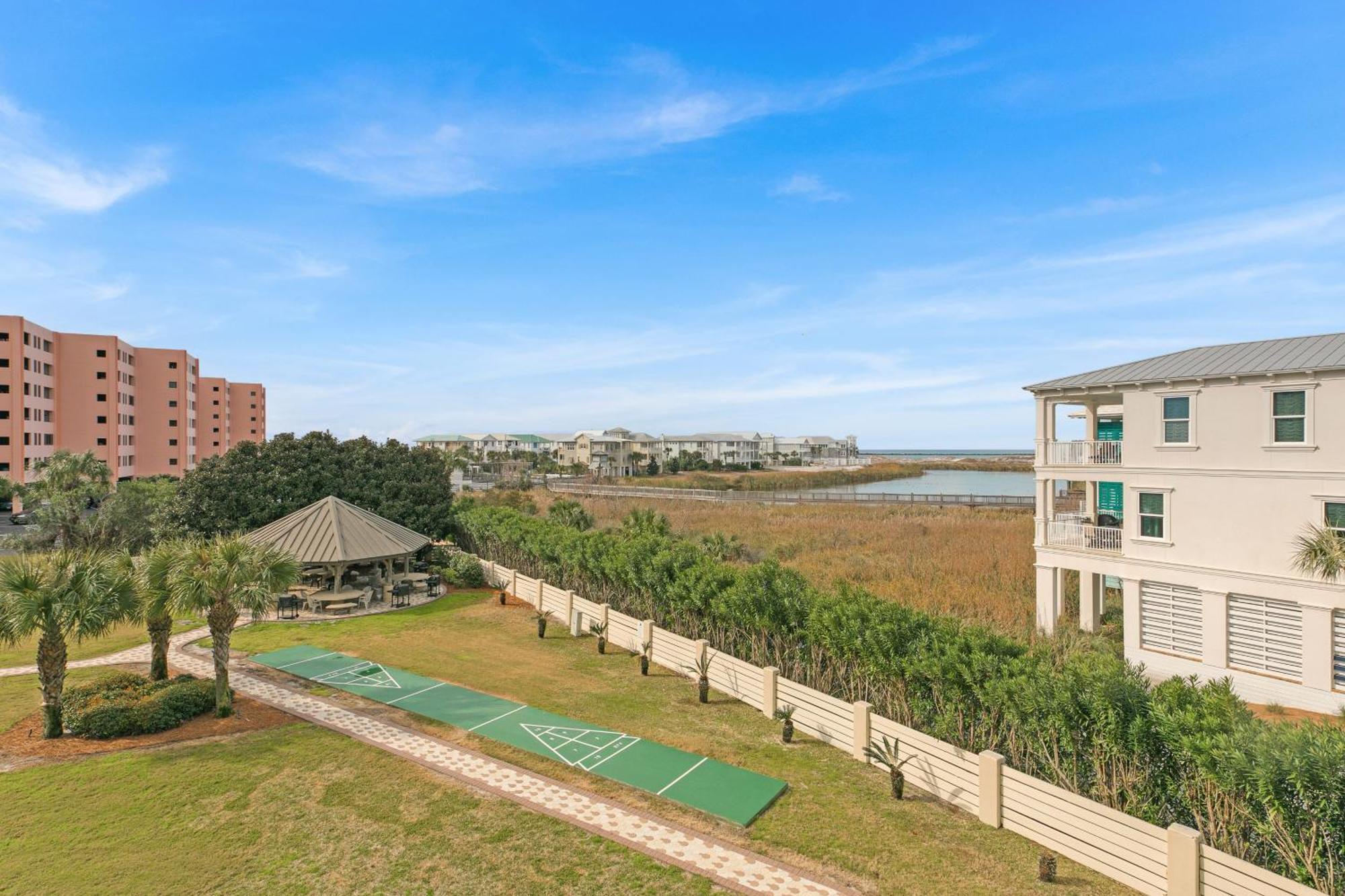 Islander 318, Updated 2 Bedroom 2 Bath, Free Service Holiday home