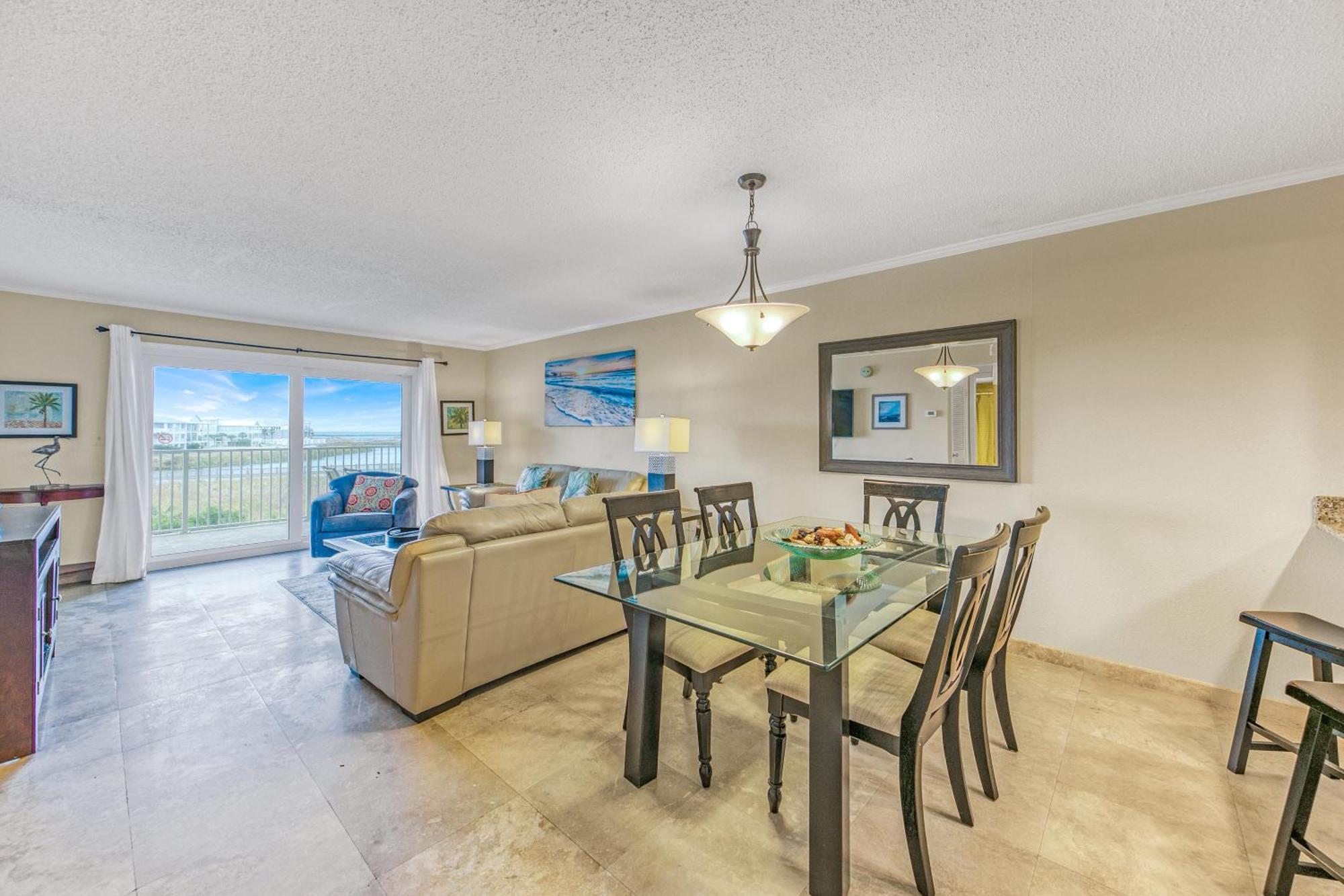 Islander 318, Updated 2 Bedroom 2 Bath, Free Service Holiday home Destin