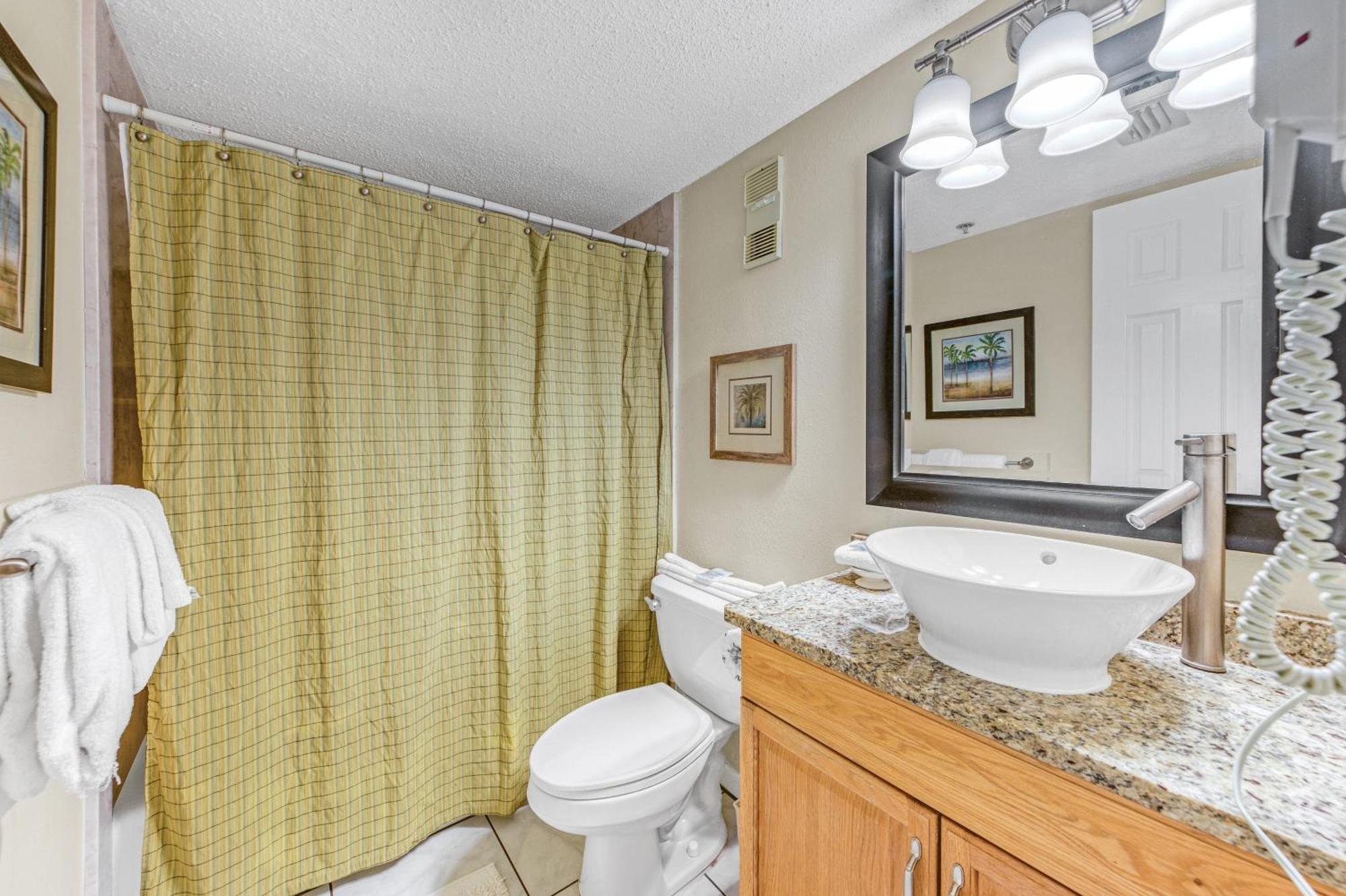 Islander 318, Updated 2 Bedroom 2 Bath, Free Service Holiday home