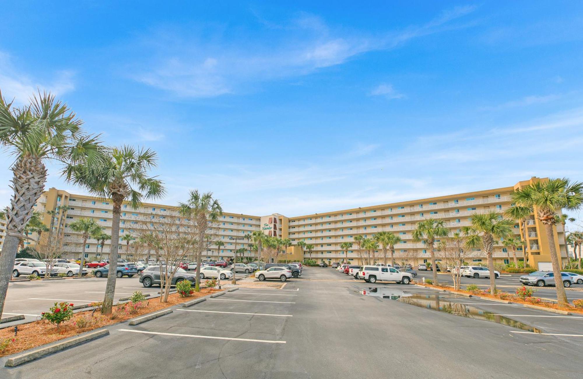 Islander 318, Updated 2 Bedroom 2 Bath, Free Service Holiday home Destin