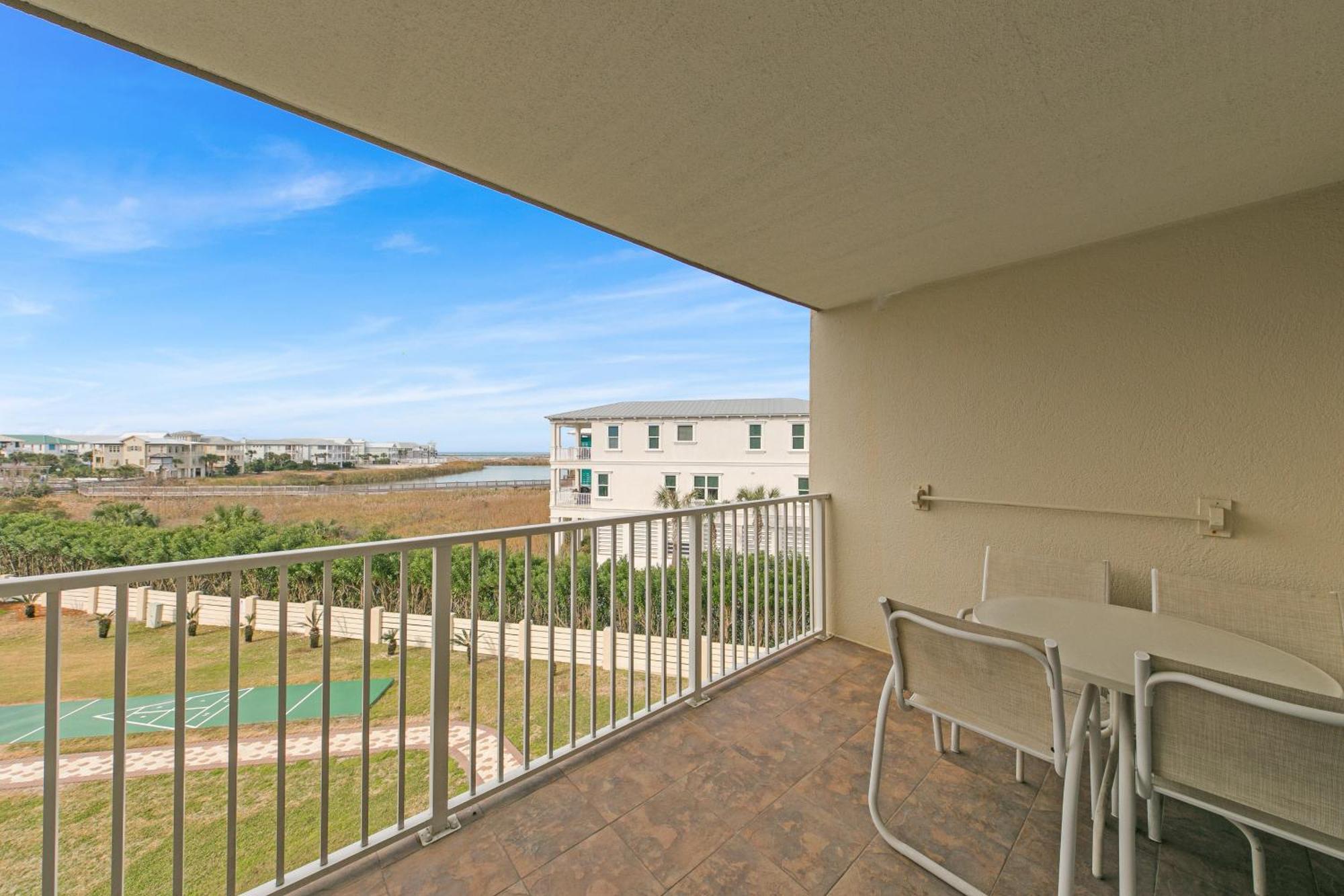 Islander 318, Updated 2 Bedroom 2 Bath, Free Service * Destin
