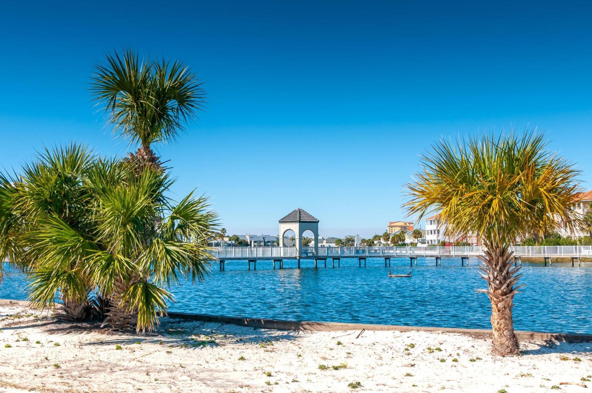 Holiday home Destination *
