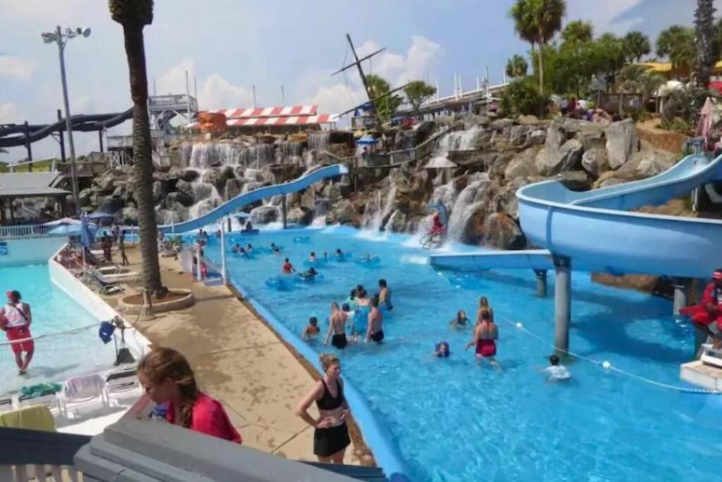 Holiday home New Listing!!! 4 Min Walk To The Beach! *