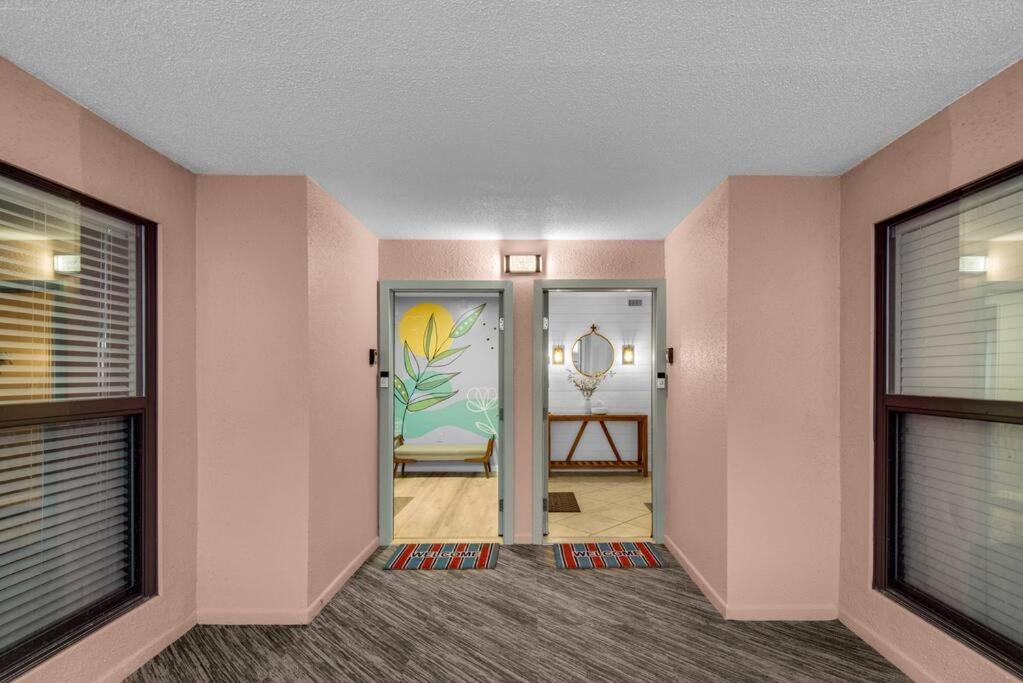 Holiday home Fun Cozy Retreat! Steps To Beach, Heated Pool & Pickleball Destin