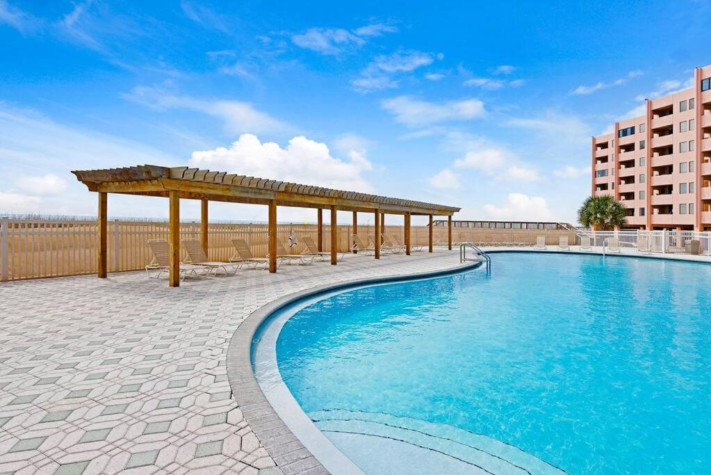 Fun Cozy Retreat! Steps To Beach, Heated Pool & Pickleball Destin