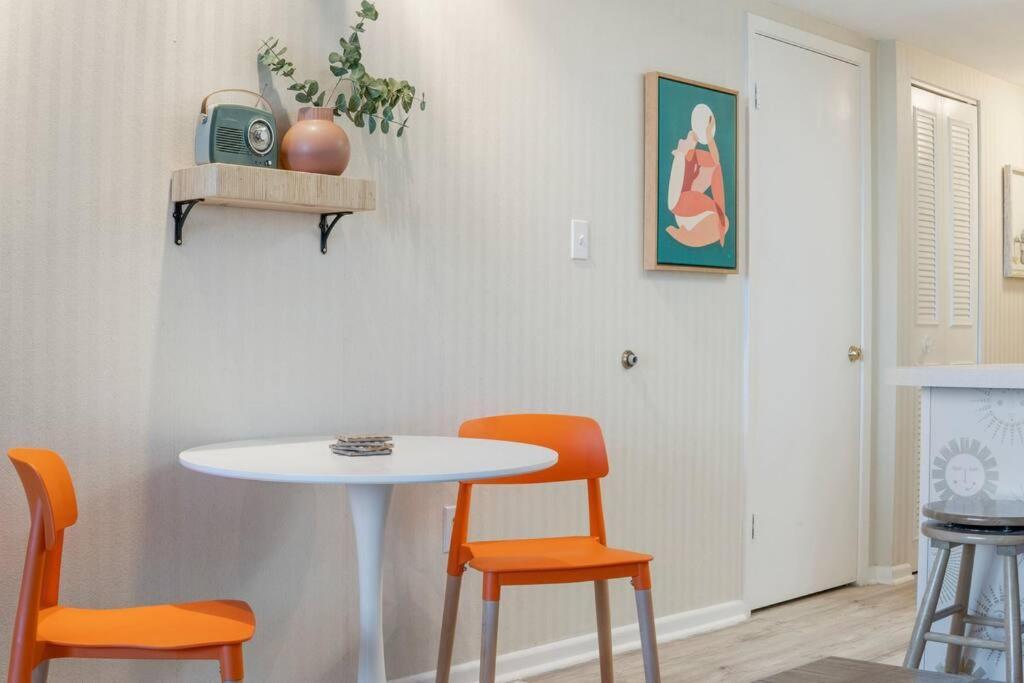 Fun Cozy Retreat! Steps To Beach, Heated Pool & Pickleball Holiday home