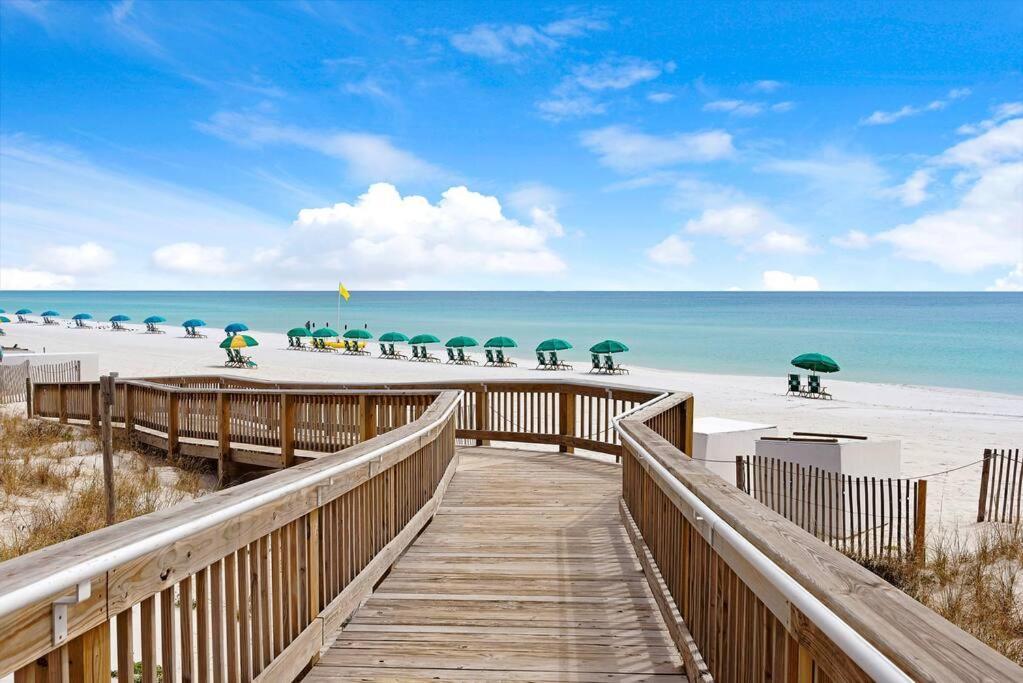 Fun Cozy Retreat! Steps To Beach, Heated Pool & Pickleball *