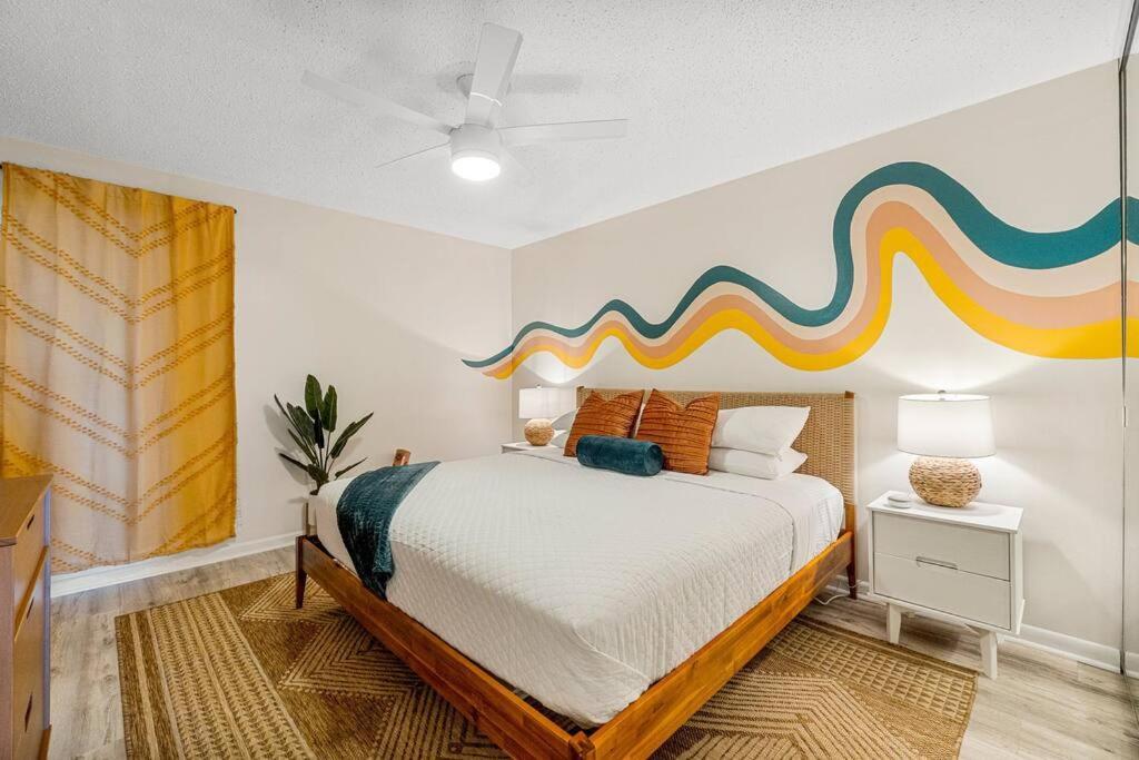 Fun Cozy Retreat! Steps To Beach, Heated Pool & Pickleball