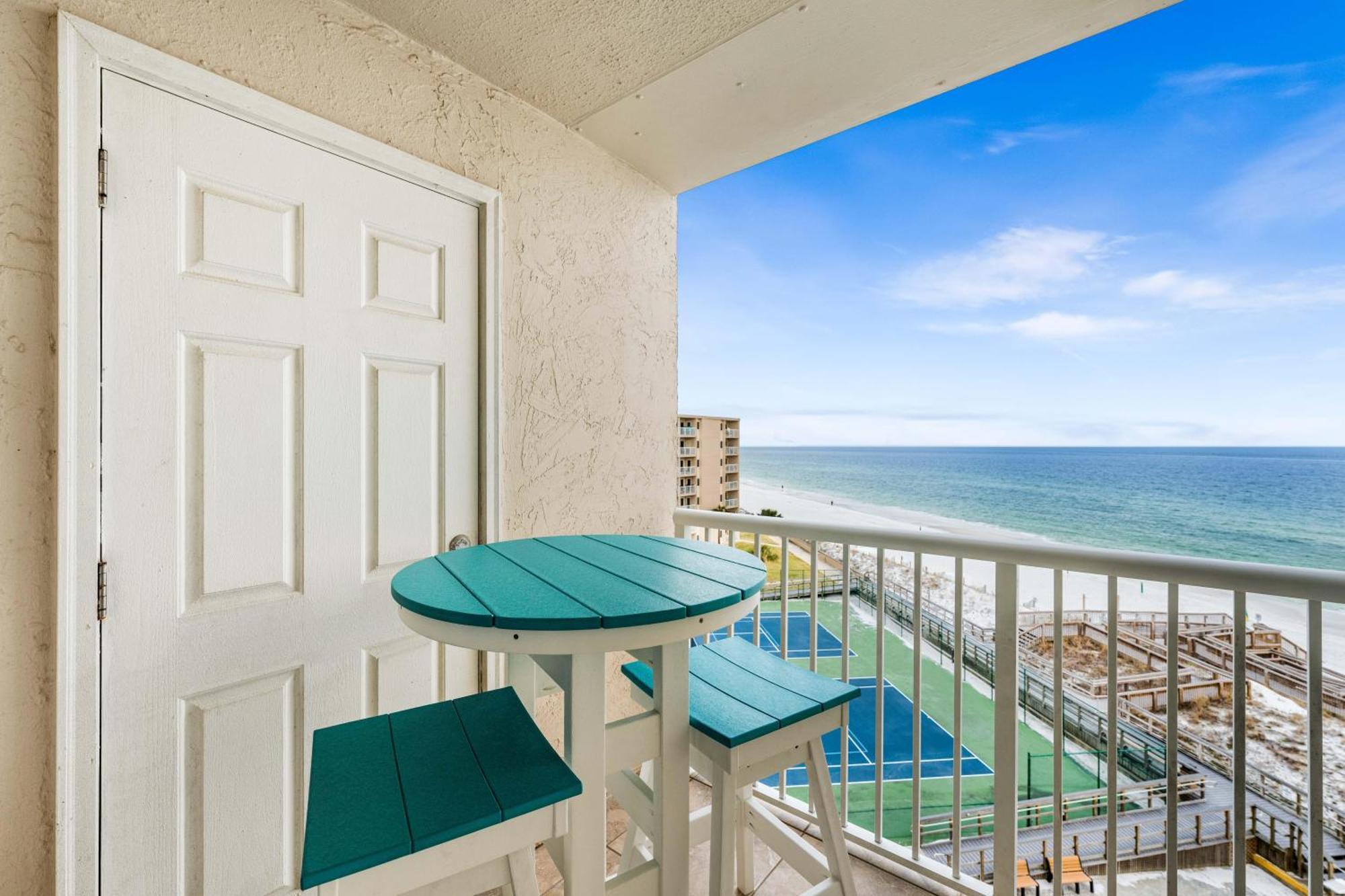 Surf And Racquet Unit 604