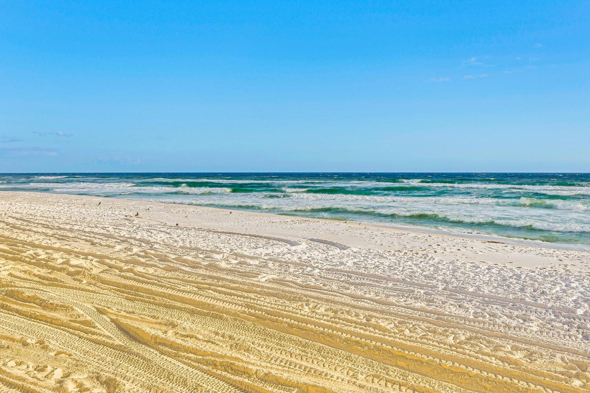 Beachfront Townhome With Pool Access Holiday home Destin