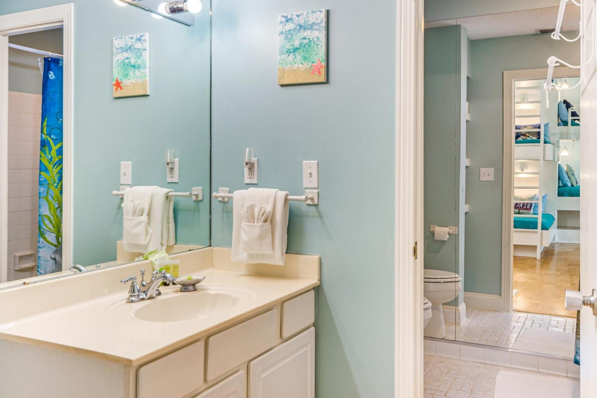 Beachfront Townhome With Pool Access Holiday home Destin